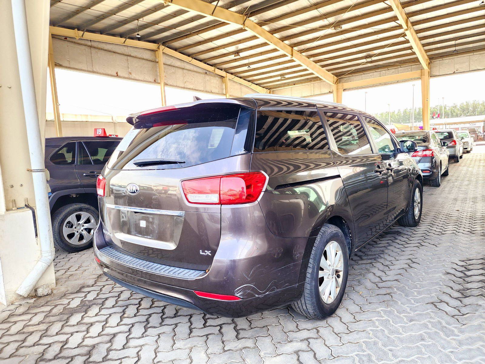 2015 KIA SEDONA — 133669 Miles — Lot 18F6043326 — Souq - Marhaba Auctions Used Cars - Image 3
