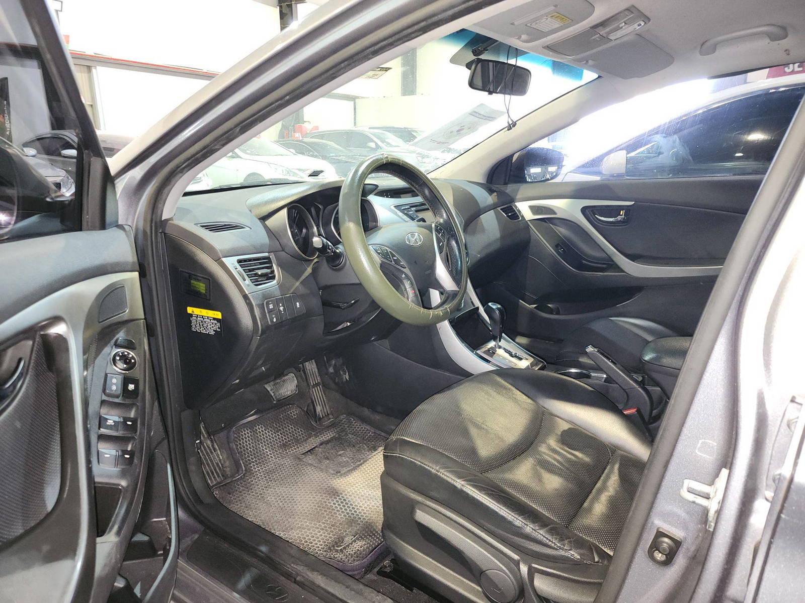 2013 HYUNDAI AVANTE — 245742 KM — Lot 694577 — Main - Marhaba Auctions Used Cars - Image 9
