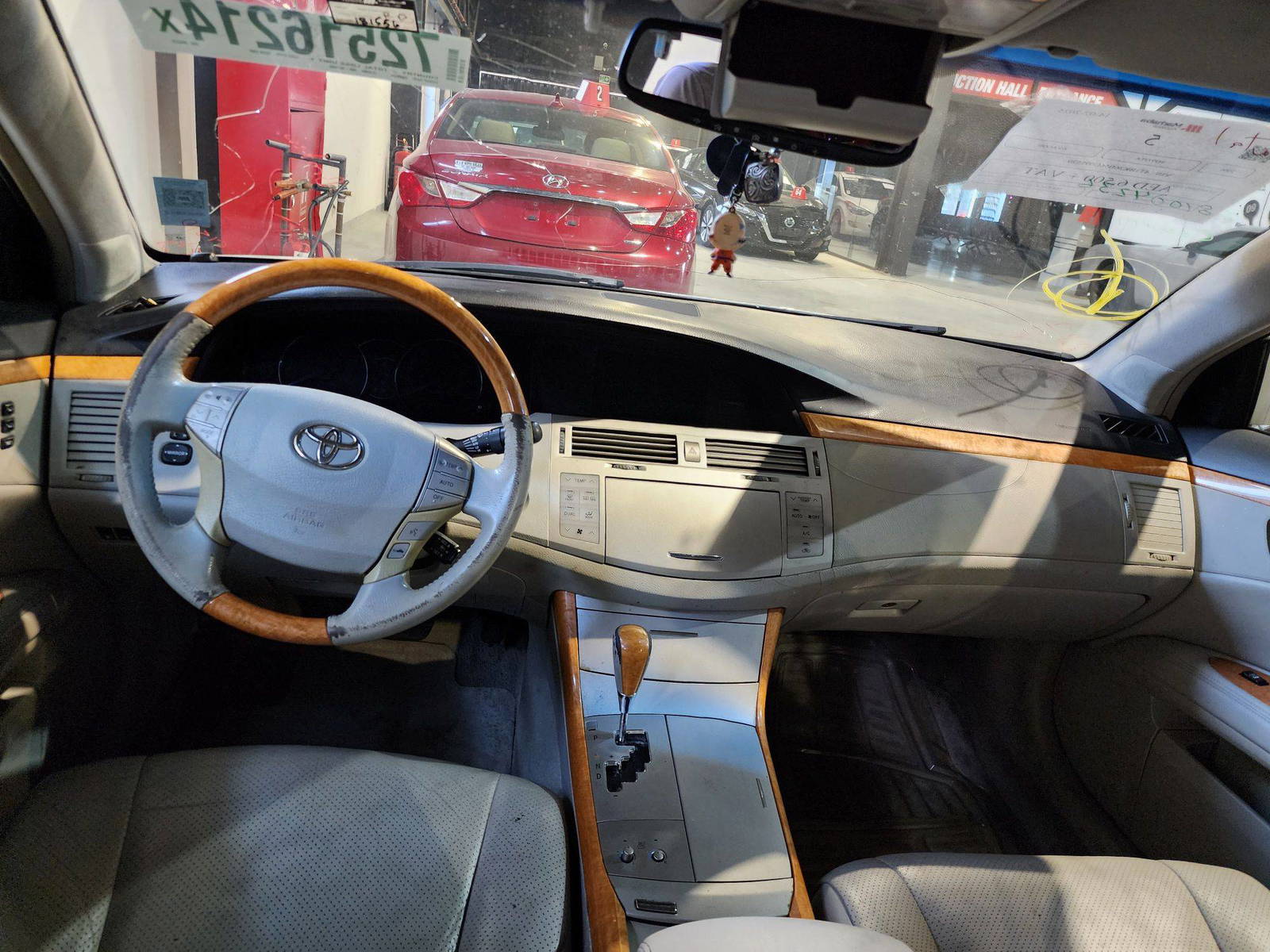 2006 TOYOTA AVALON — 181556 Miles — Lot 72516214 — Al Quoz - Marhaba Auctions Used Cars - Image 8