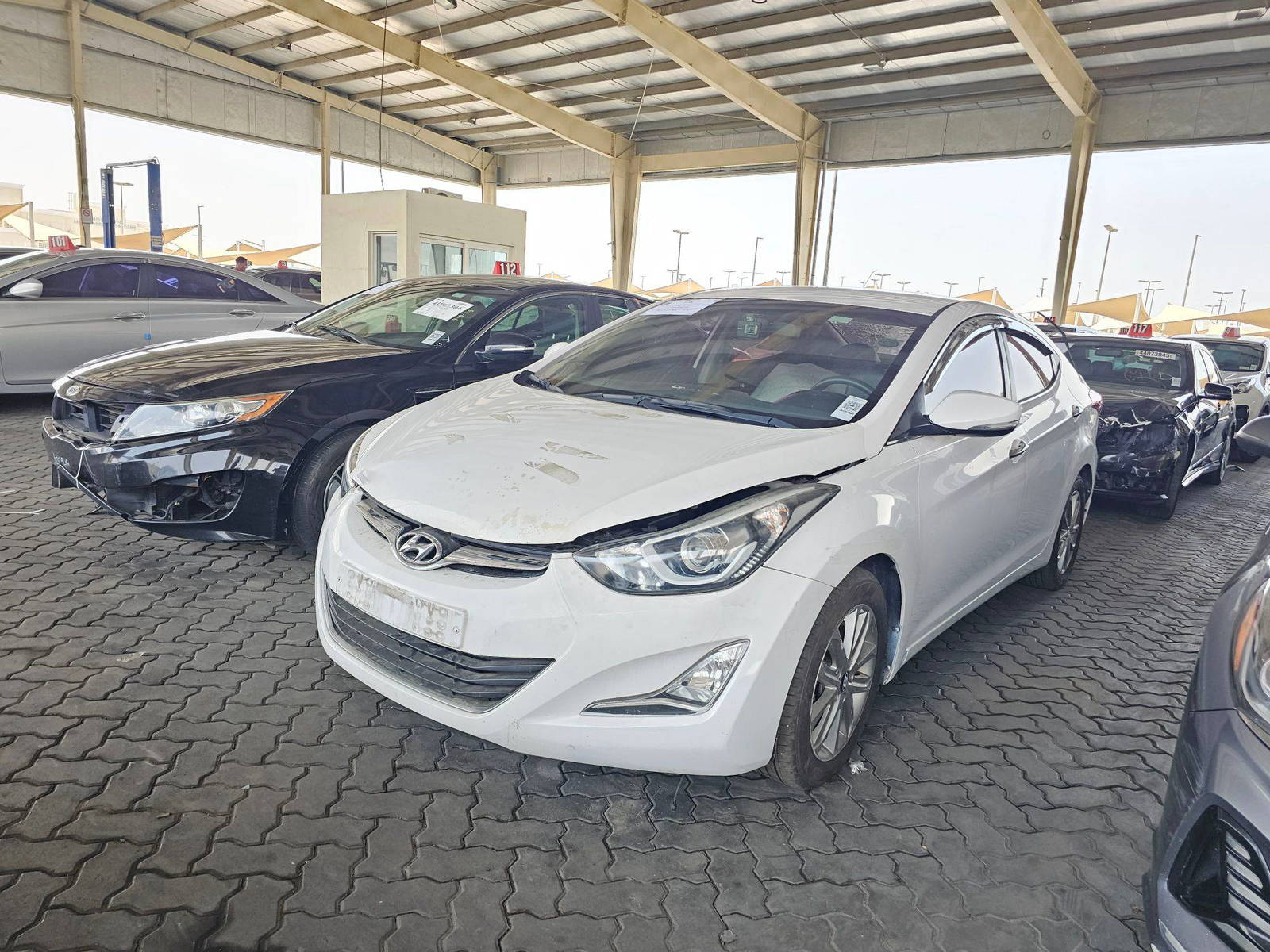2015 HYUNDAI AVANTE — 246196 KM — Lot 466023 — Al Quoz - Marhaba Auctions Used Cars - Image 5