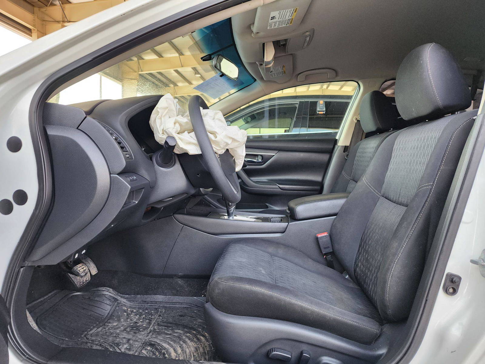 2017 NISSAN ALTIMA — Lot 94901 — Souq - Marhaba Auctions Used Cars - Image 8
