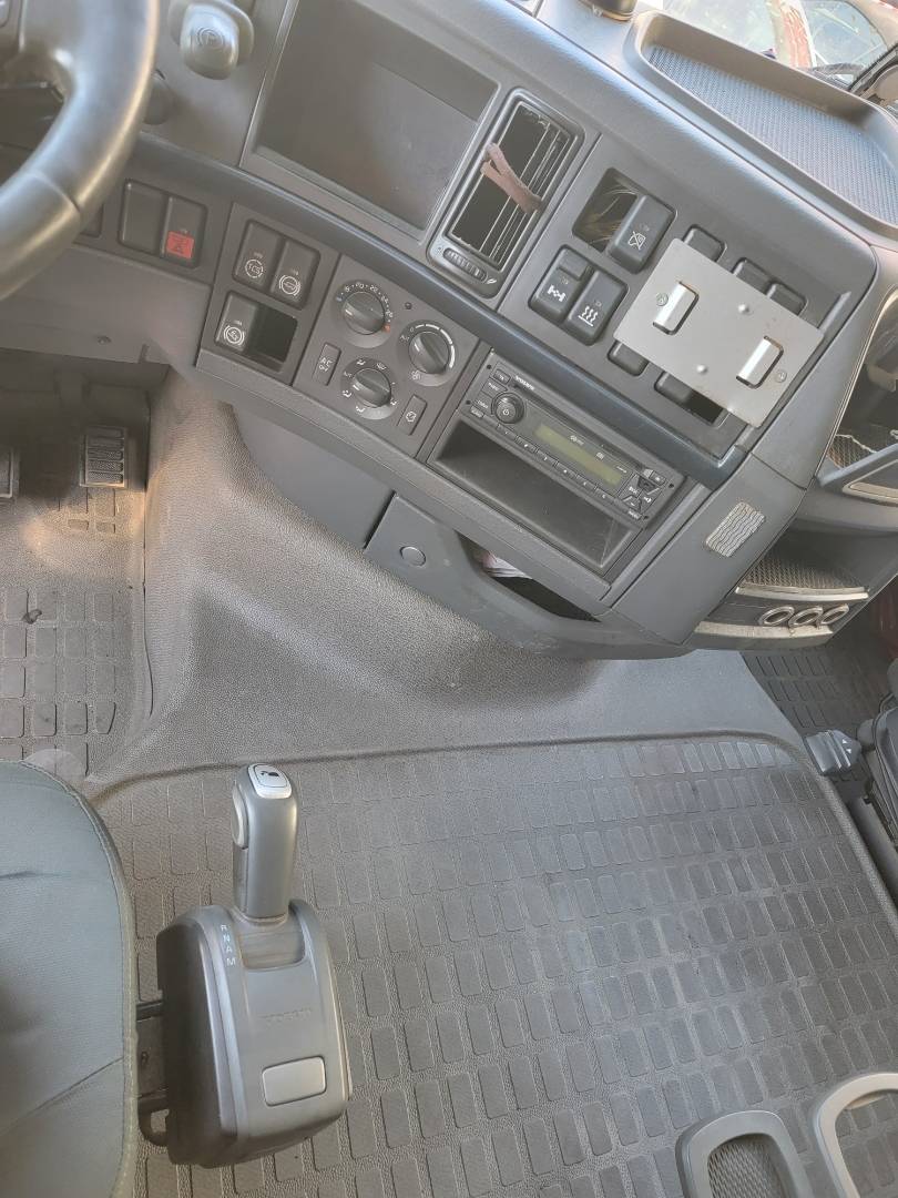 2013 VOLVO FH-Series — 1155722 KM — Lot 4DB644658 — Main - Marhaba Auctions Used Cars - Image 8