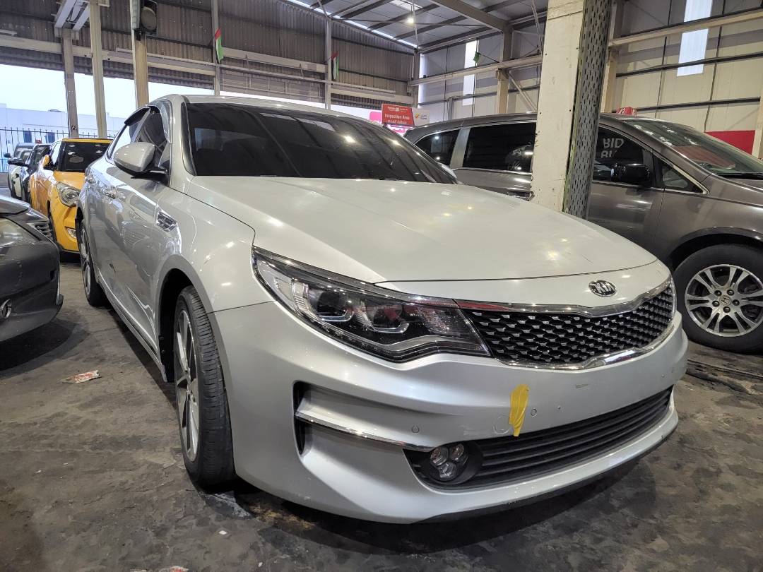 2017 KIA K5 — 215982 KM — Lot 142845 — Souq - Marhaba Auctions Used Cars - Image 4