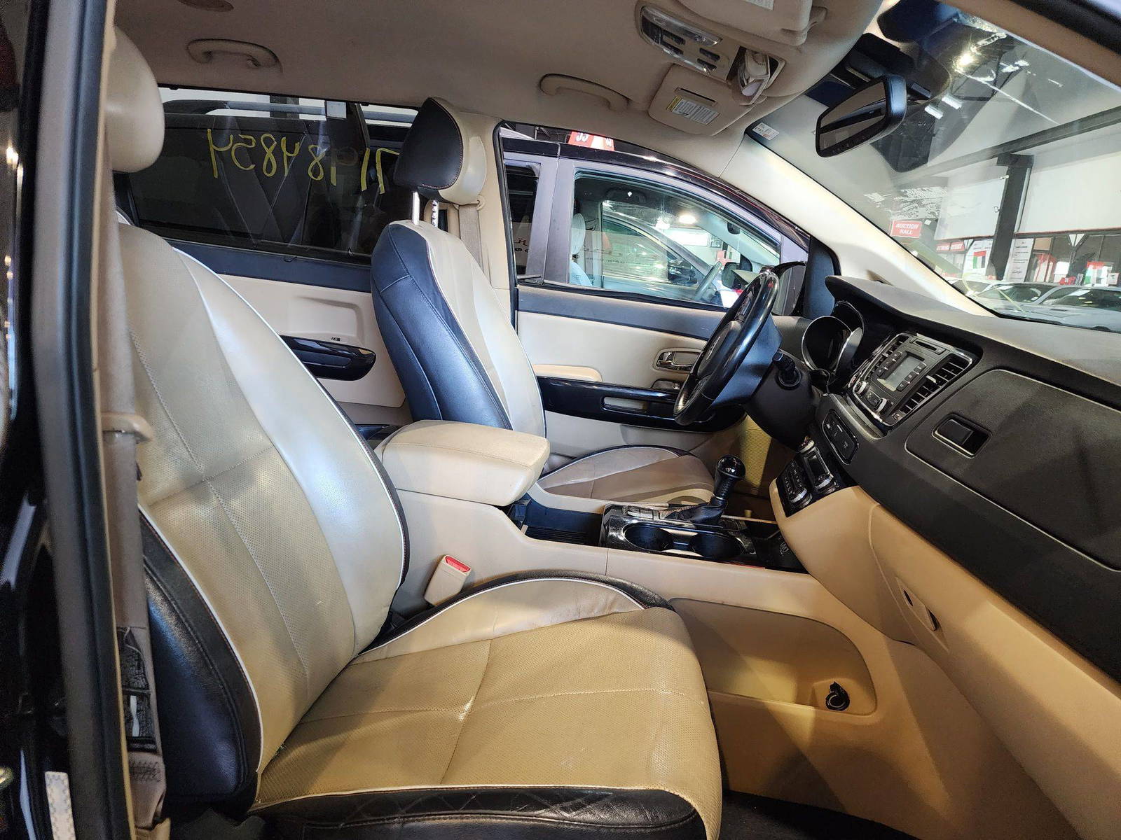 2016 KIA SEDONA — 179652 Miles — Lot 27779 — Al Quoz - Marhaba Auctions Used Cars - Image 9