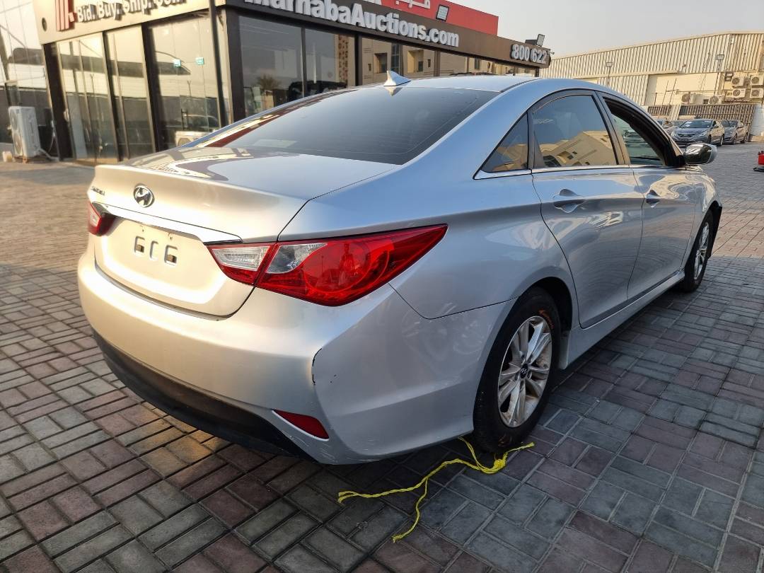 2014 HYUNDAI SONATA — 181421 Miles — Lot 125487 — Ind. 12 - Marhaba Auctions Used Cars - Image 4