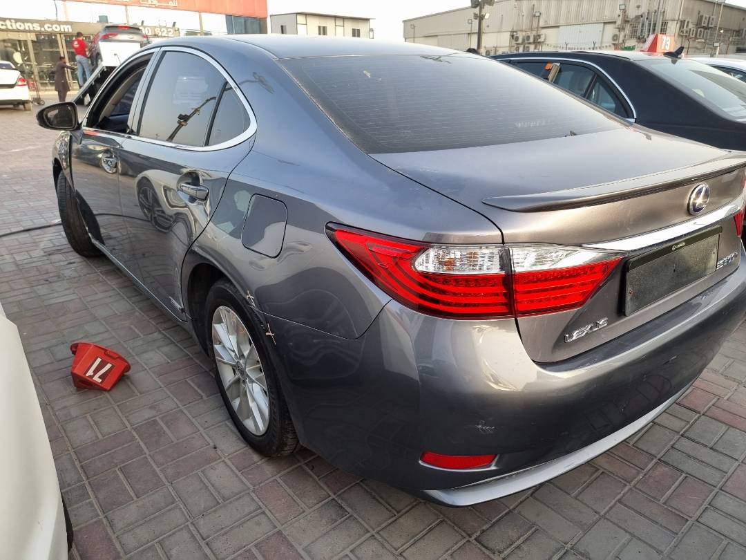 2014 LEXUS ES 300 — 149270 KM — Lot 215478 — Ind. 12 - Marhaba Auctions Used Cars - Image 4