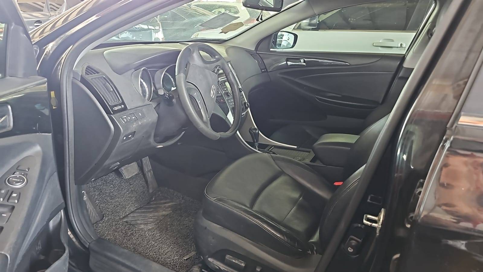 2011 HYUNDAI SONATA — 254369 KM — Lot 125478 — Souq - Marhaba Auctions Used Cars - Image 4