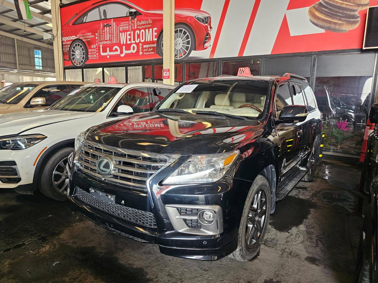 Lexus LX 570 2009 view 2