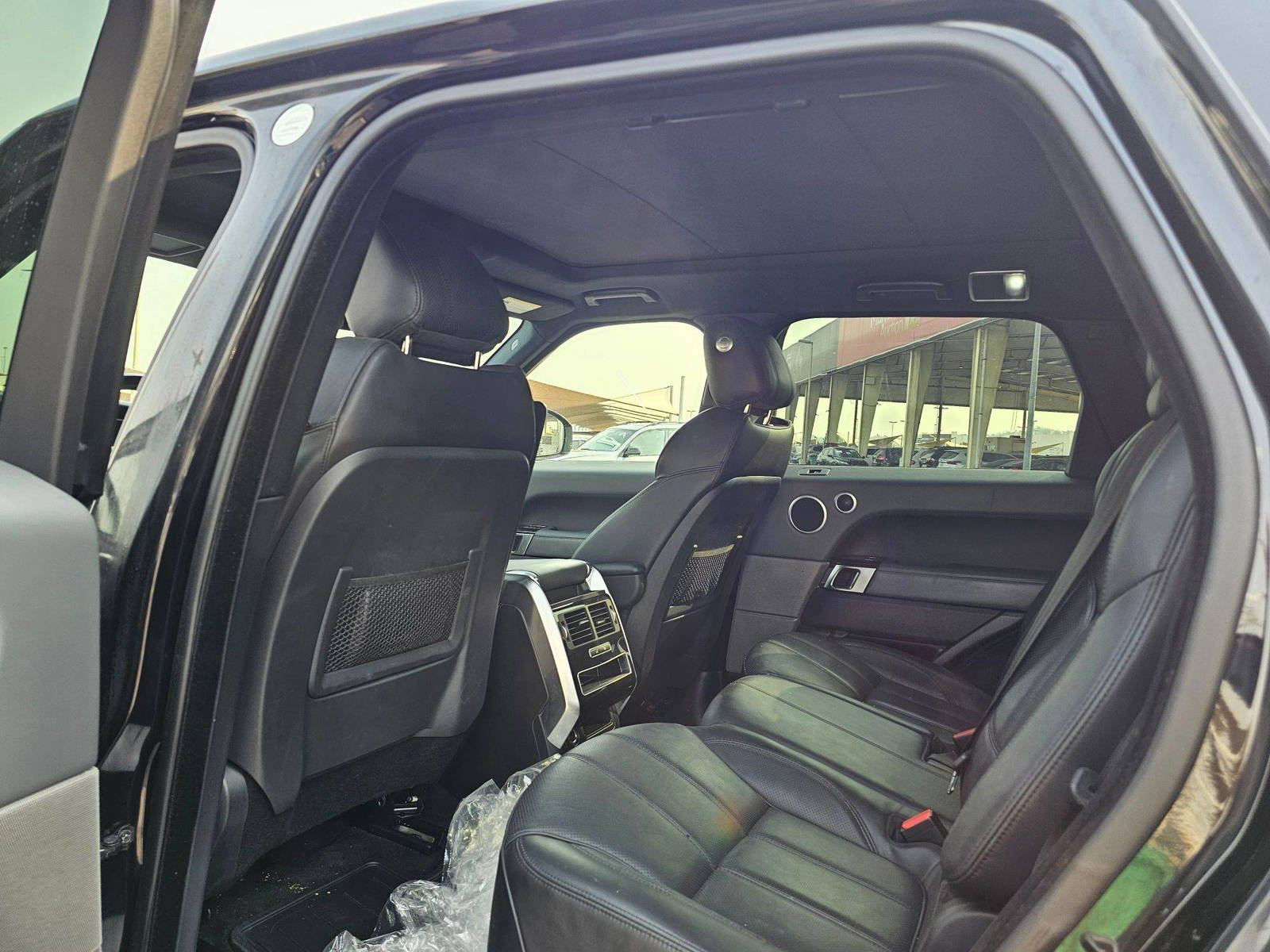 2014 LAND ROVER RANGE ROVER SUPERCHARGED — 101272 KM — Lot 336311 — Souq - Marhaba Auctions Used Cars - Image 6