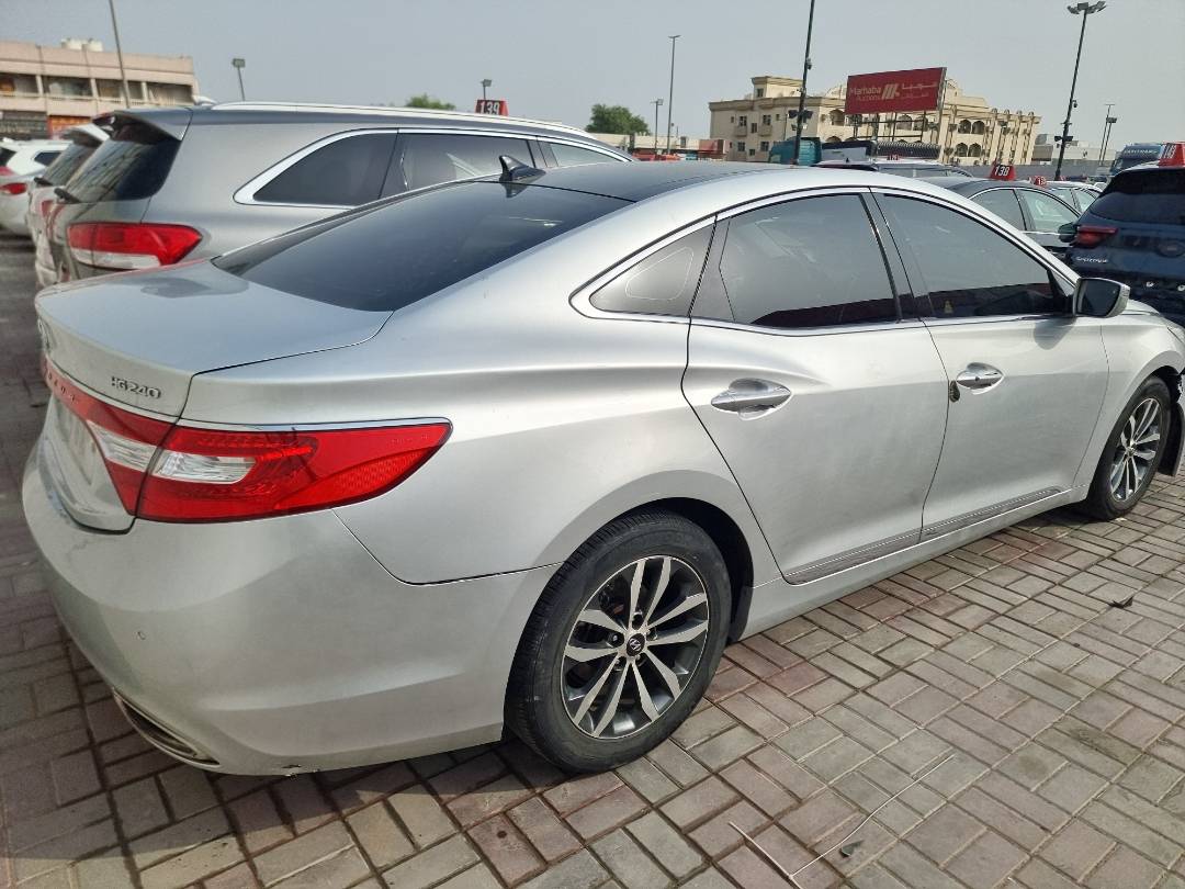 2011 HYUNDAI GRANDEUR — 129403 KM — Lot 214587 — Main - Marhaba Auctions Used Cars - Image 3