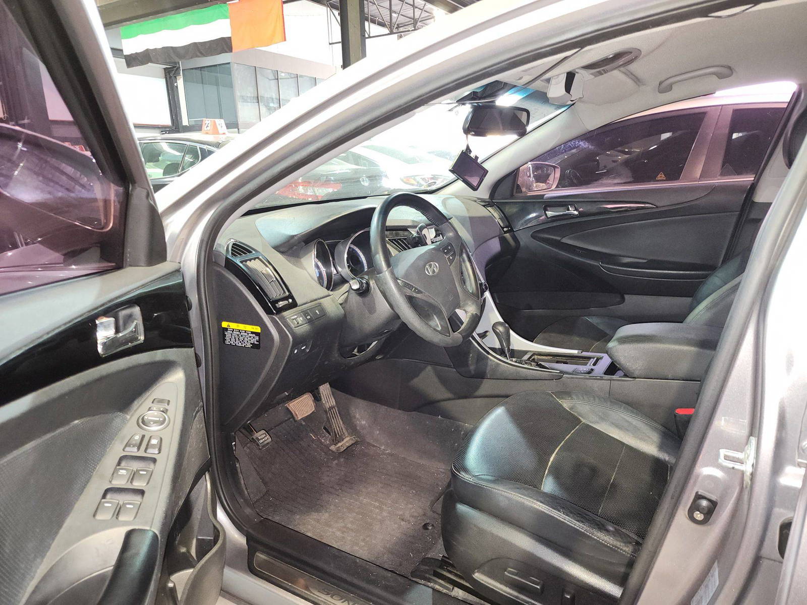 2011 HYUNDAI SONATA — 98696 KM — Lot 289835 — Al Quoz - Marhaba Auctions Used Cars - Image 9