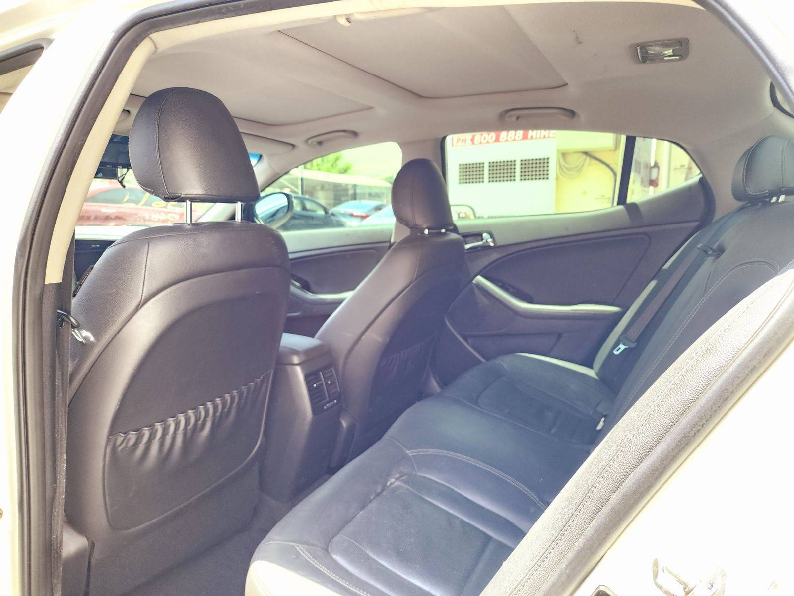 2013 KIA K5 — 272915 KM — Lot 035128 — Souq - Marhaba Auctions Used Cars - Image 6