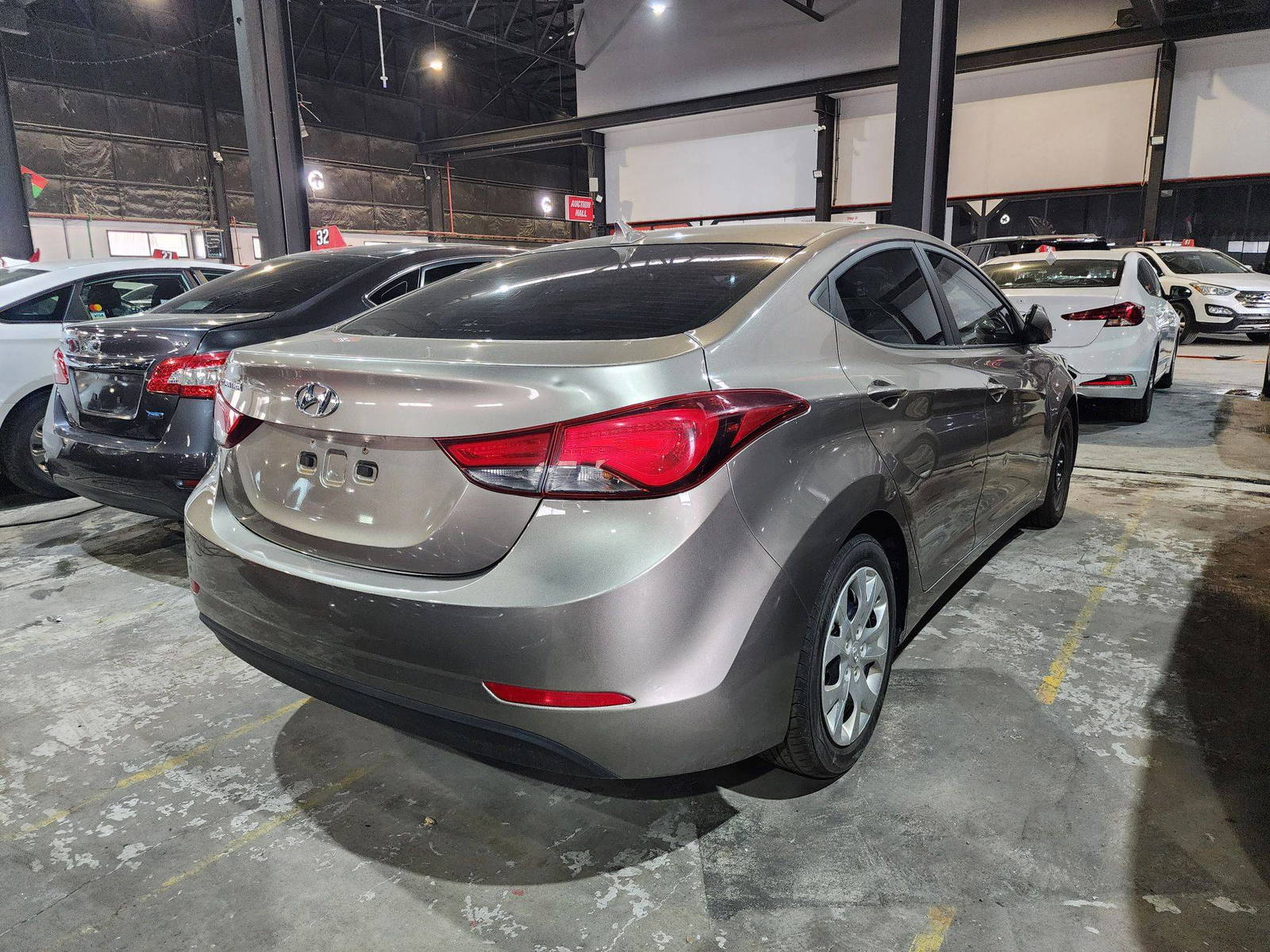 2014 HYUNDAI ELANTRA — 199298 KM — Lot 12304986 — Al Quoz - Marhaba Auctions Used Cars - Image 4