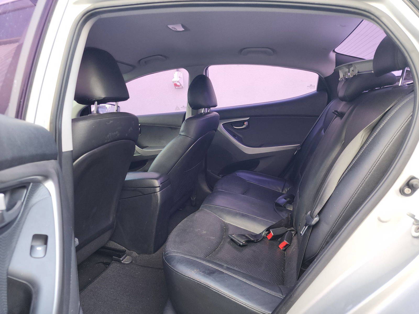 2011 HYUNDAI AVANTE — 191160 KM — Lot 132430 — Al Quoz - Marhaba Auctions Used Cars - Image 8