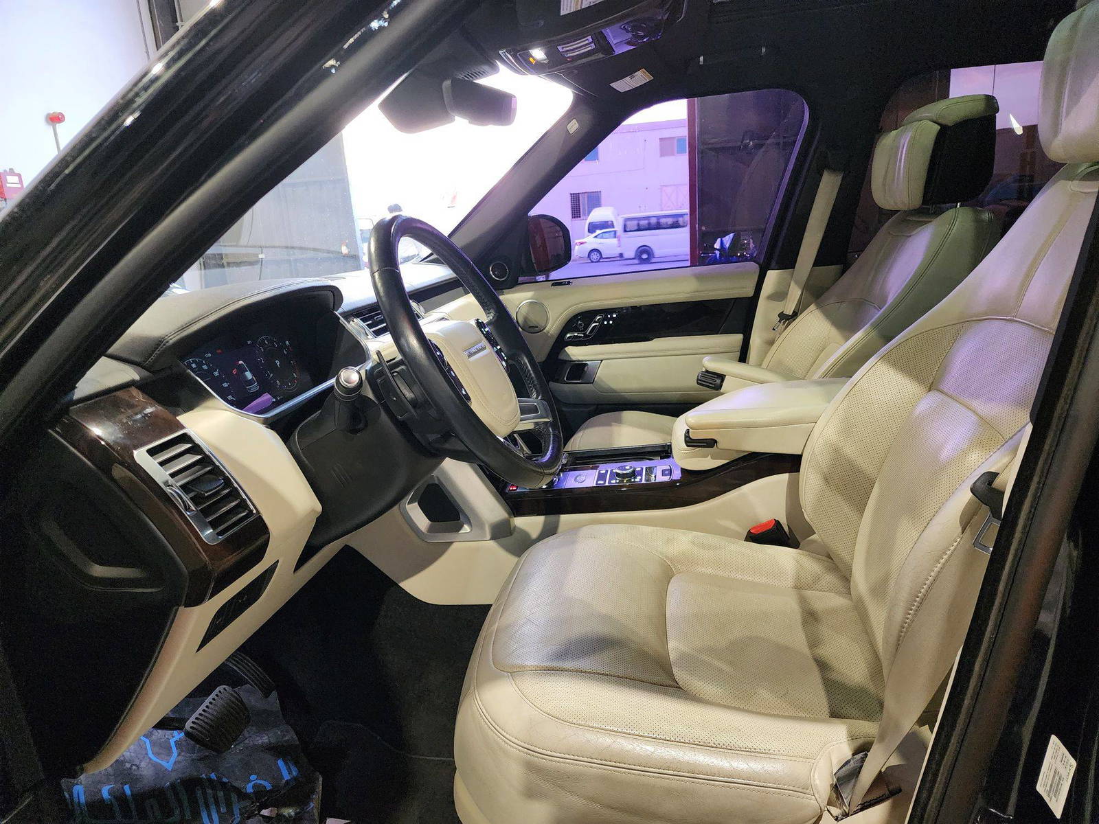 2018 LAND ROVER RANGE ROVER SUPERCHARGED — 43797 Miles — Lot 51390913 — Al Quoz - Marhaba Auctions Used Cars - Image 11