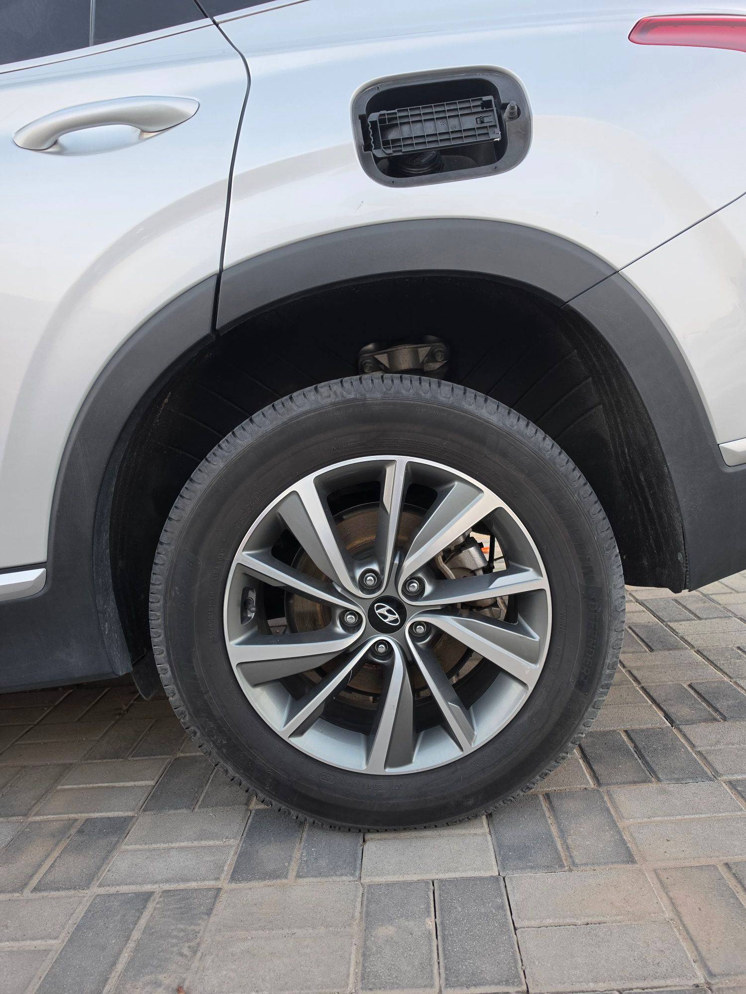 HYUNDAI SANTA FE LIMITED 2019 - Marhaba Auction Used Cars - Image 7