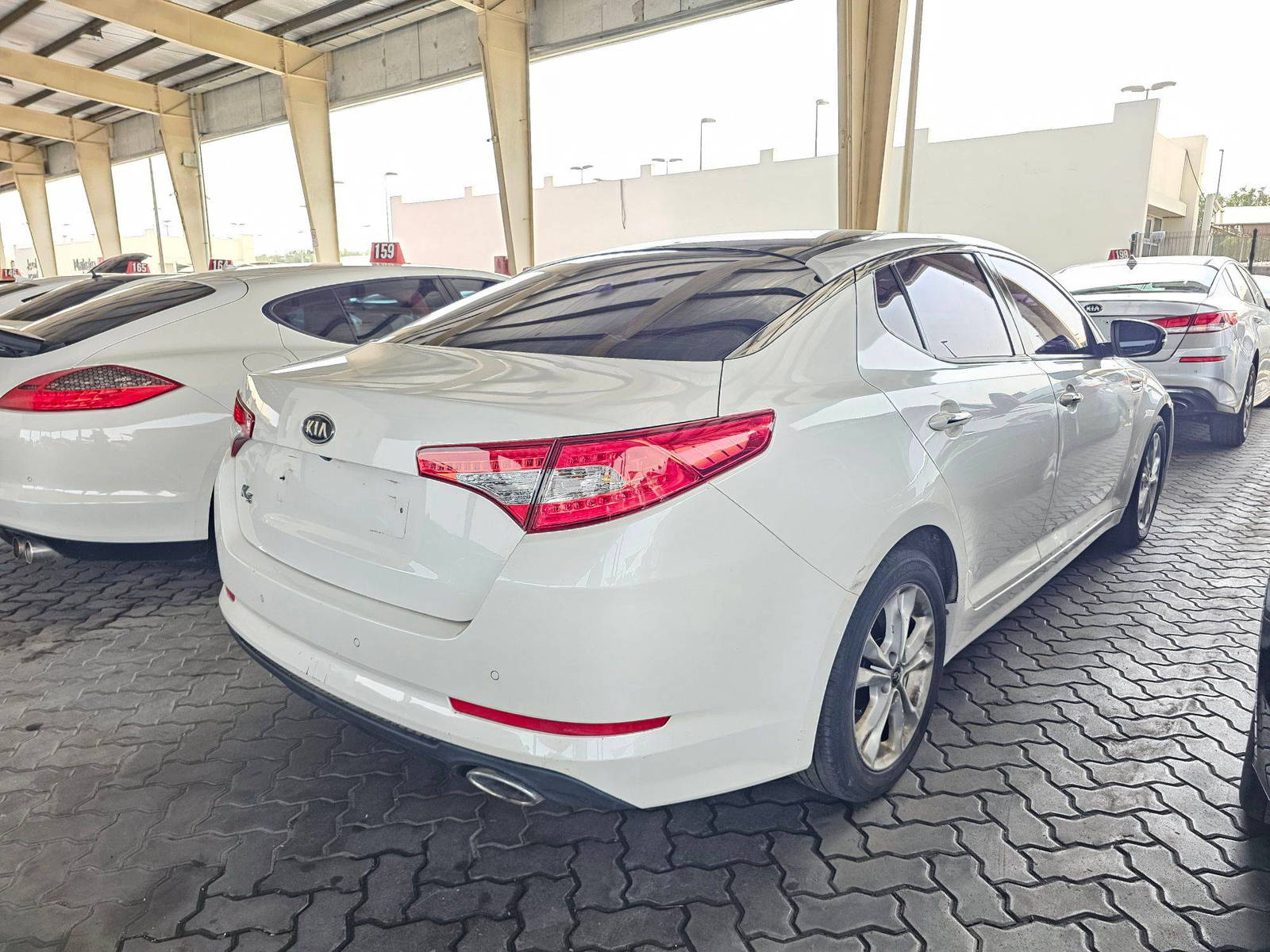 2011 KIA K5 — 178232 KM — Lot BBA129907 — Souq - Marhaba Auctions Used Cars - Image 4