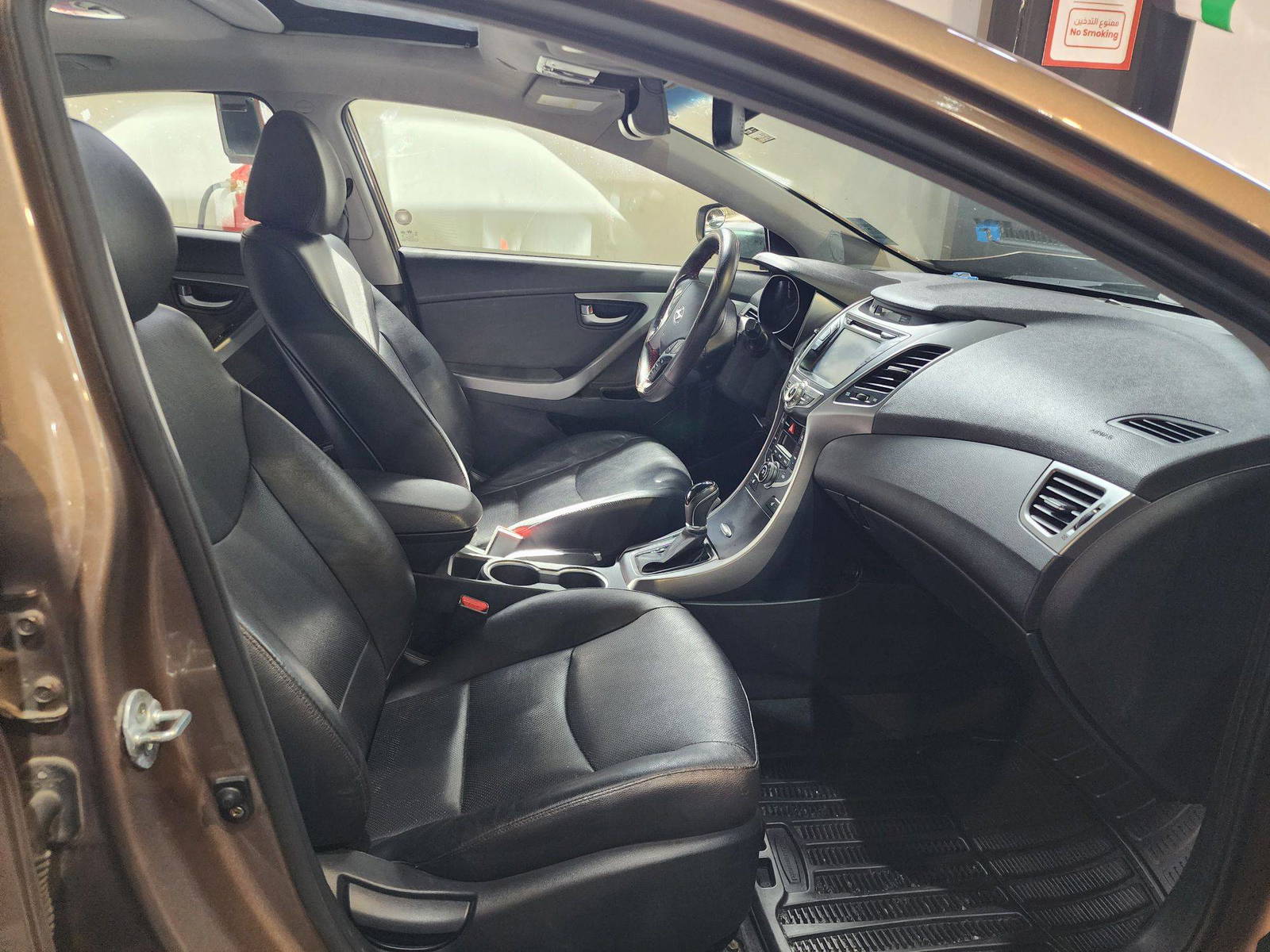 2016 HYUNDAI ELANTRA — 135320 KM — Lot 69623444 — Al Quoz - Marhaba Auctions Used Cars - Image 9