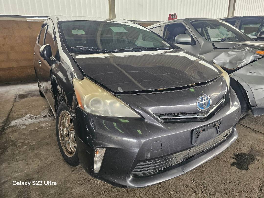 TOYOTA PRIUS V