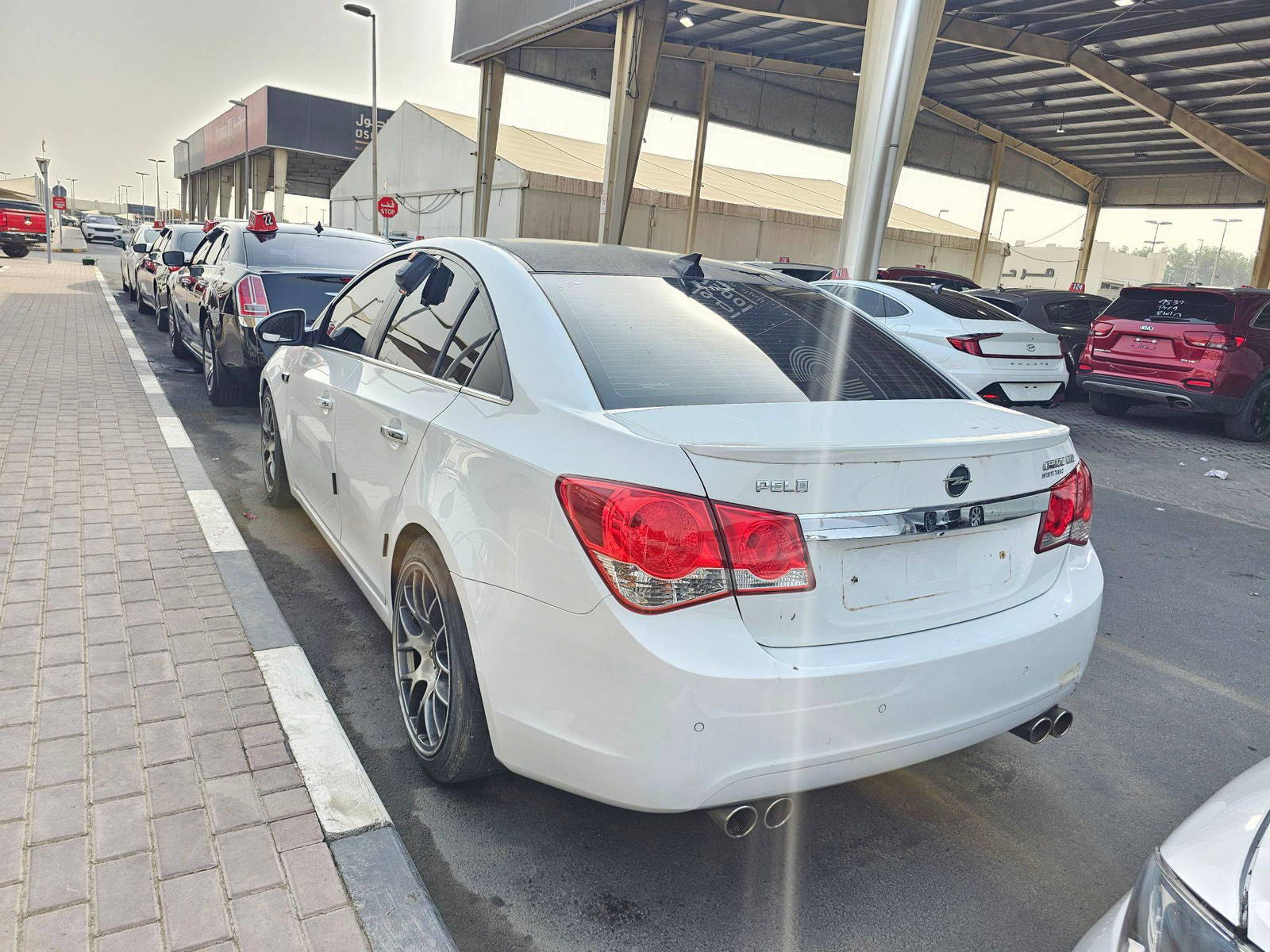 2011 CHEVROLET CRUIZE — 184447 KM — Lot BK064050 — Souq - Marhaba Auctions Used Cars - Image 3