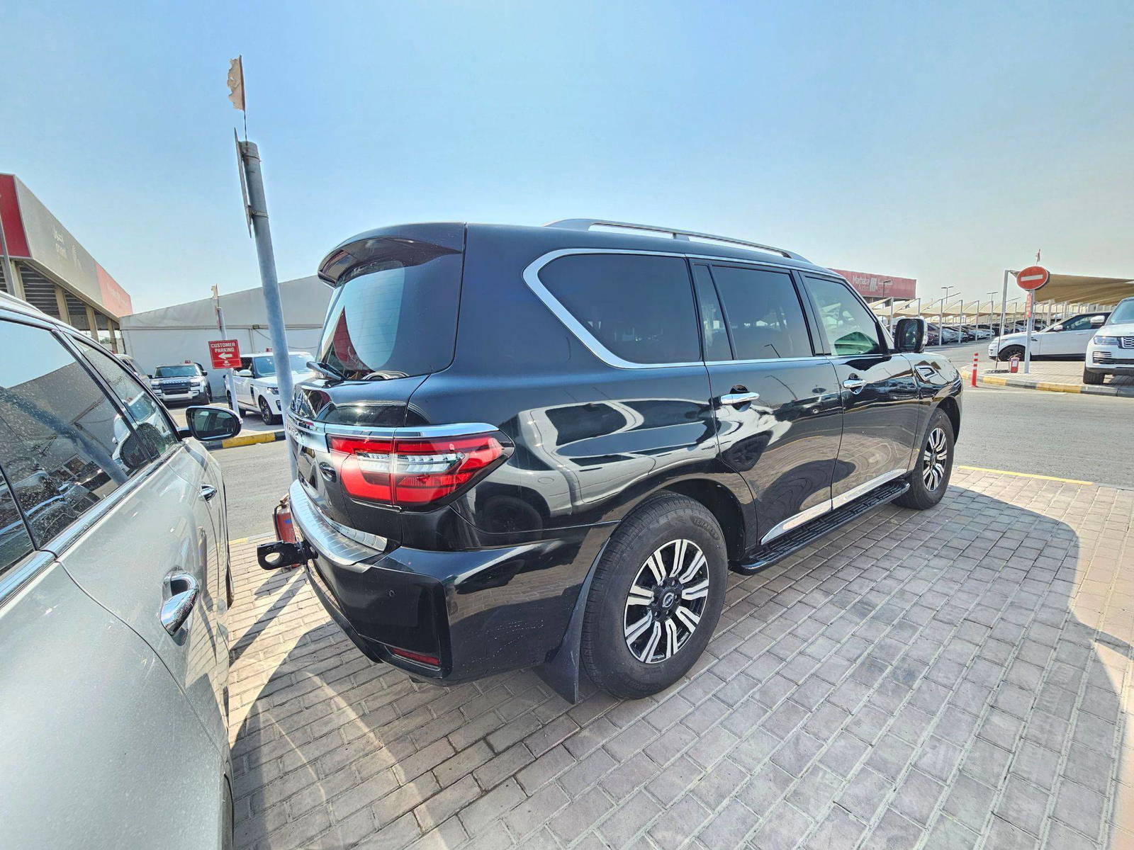 2014 INFINITI QX80 — 193339 Miles — Lot E9063004 — Souq - Marhaba Auctions Used Cars - Image 4