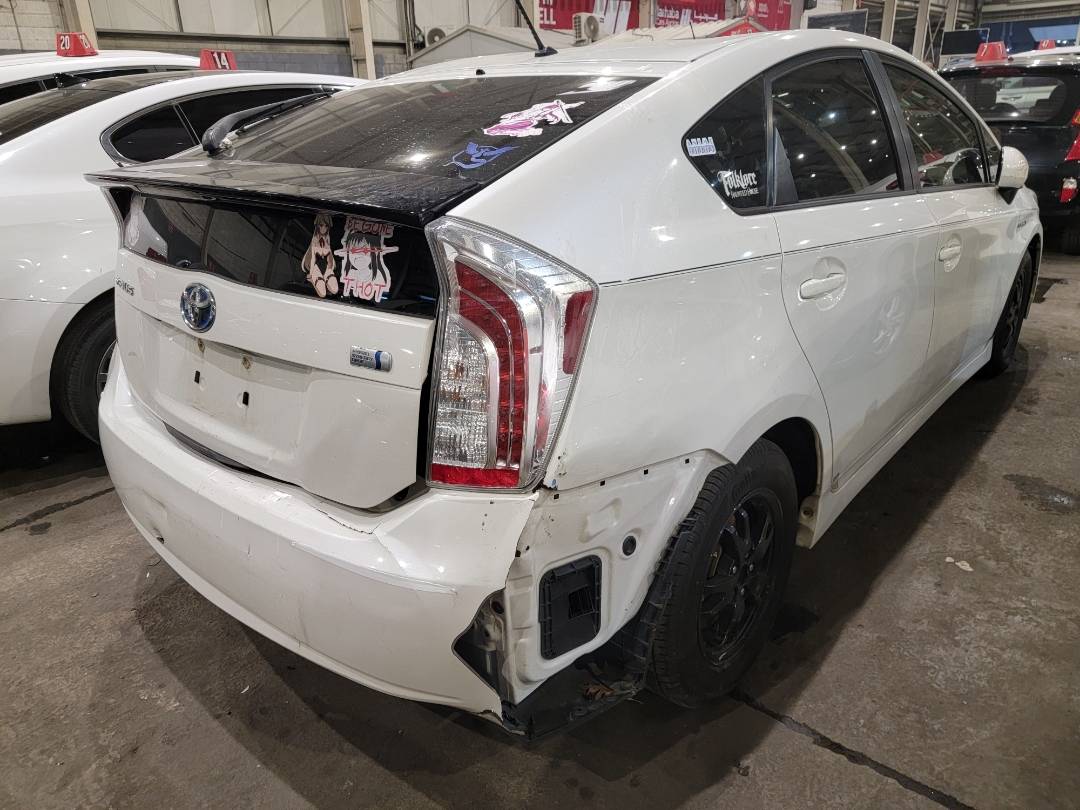 2015 TOYOTA PRIUS — 225332 Miles — Lot 86188564 — Main - Marhaba Auctions Used Cars - Image 5