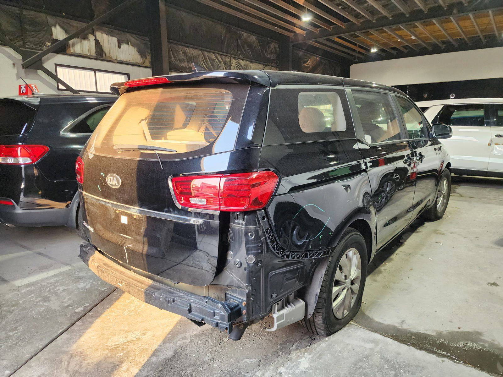 2019 KIA SEDONA — 76847 Miles — Lot 41150477 — UMM RAMOOL - Marhaba Auctions Used Cars - Image 4