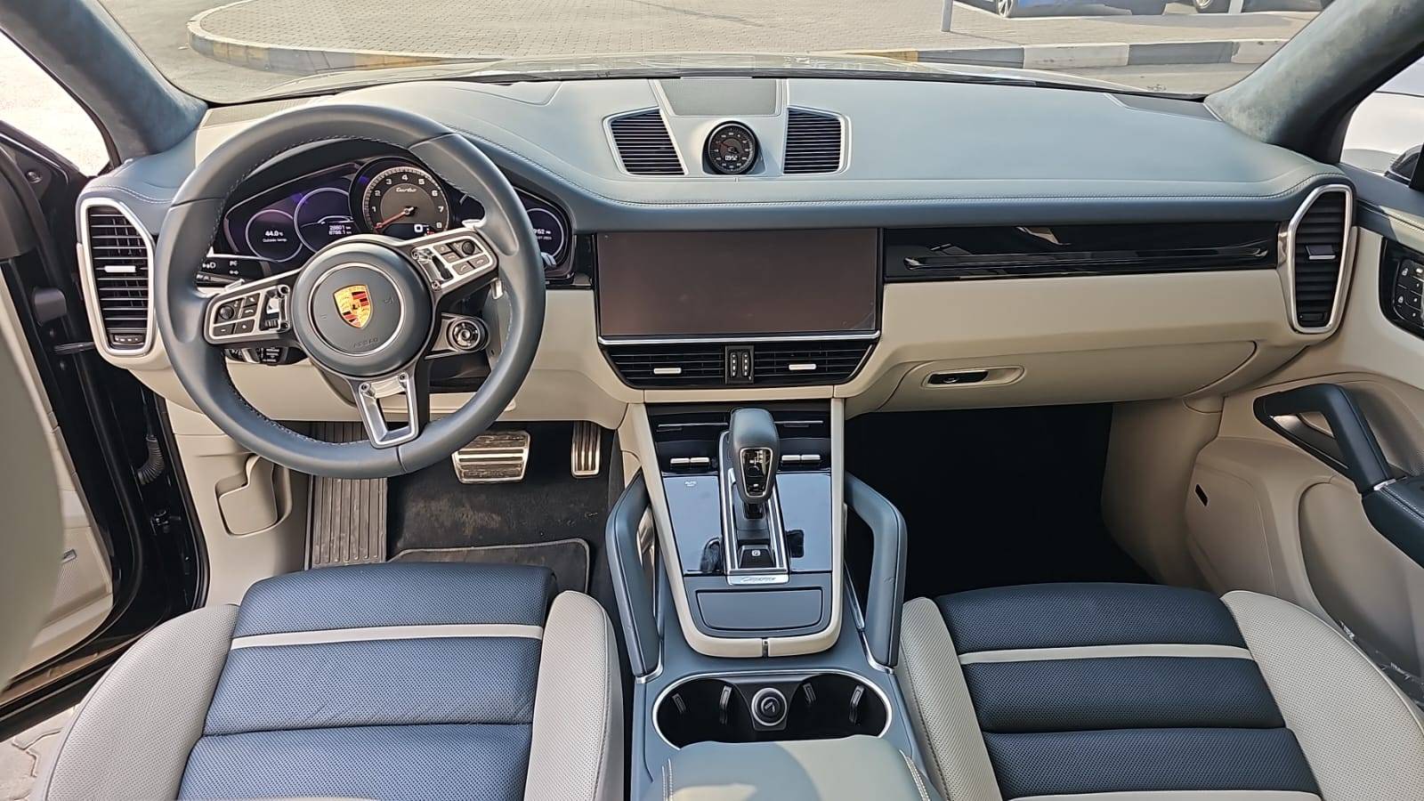 2023 PORSCHE Cayenne — 28801 KM — Lot PDA33102 — Souq - Marhaba Auctions Used Cars - Image 9