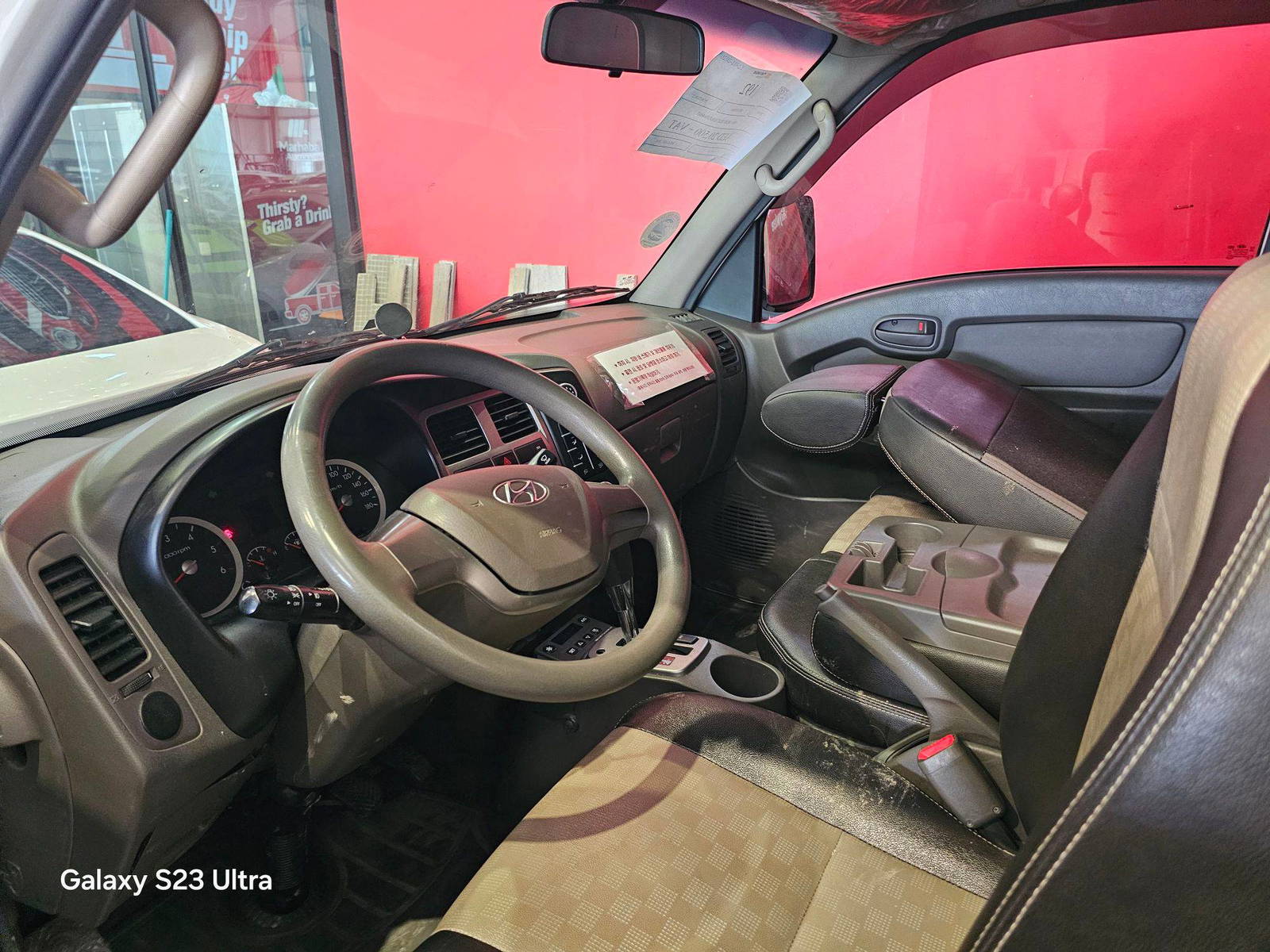 2018 HYUNDAI PORTER 2 — 289276 KM — Lot 584667 — Main - Marhaba Auctions Used Cars - Image 8