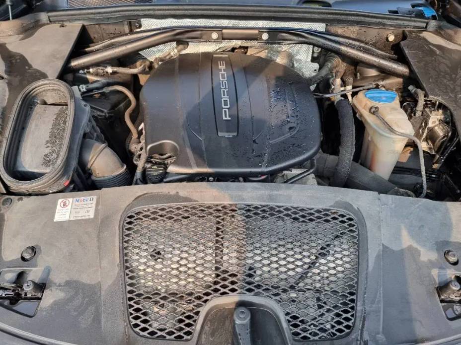 PORSCHE MACAN 2017 - Marhaba Auction Used Cars - Image 7