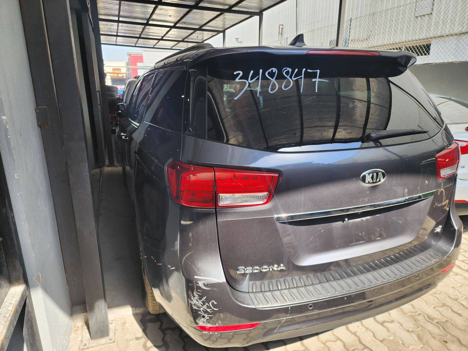 2018 KIA SEDONA — 90819 Miles — Lot 80911574 — Al Quoz - Marhaba Auctions Used Cars - Image 5