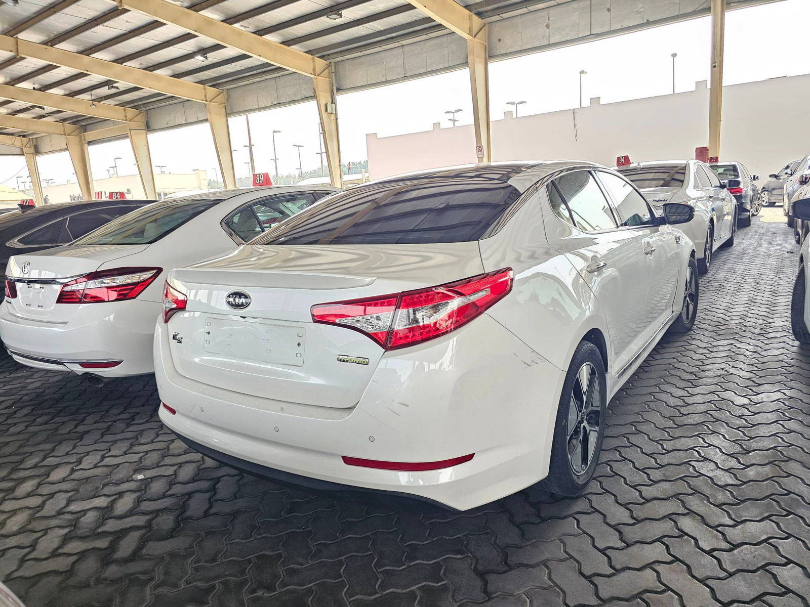 2012 KIA K5 — 300011 KM — Lot 005706 — Souq - Marhaba Auctions Used Cars - Image 4