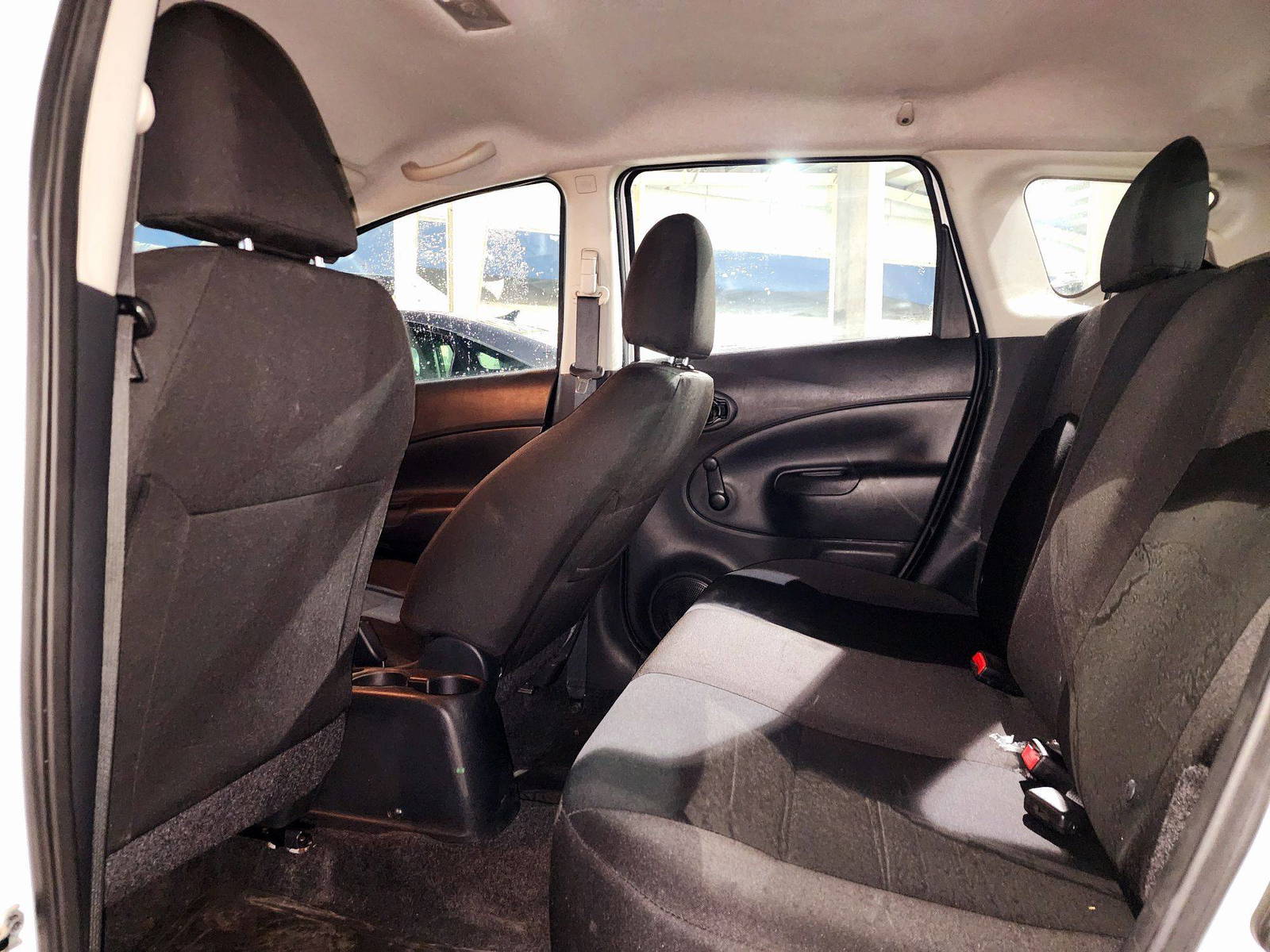 2018 NISSAN VERSA NOTE — 139758 Miles — Lot 1JL370058 — Souq - Marhaba Auctions Used Cars - Image 6