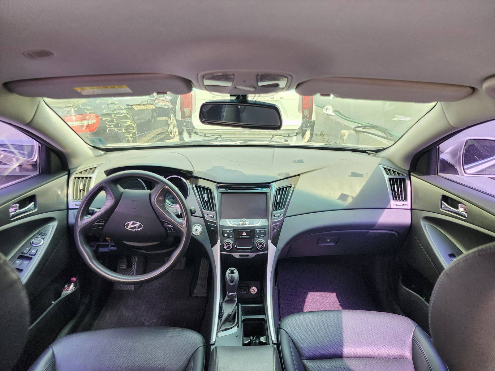 2014 HYUNDAI SONATA — 170645 KM — Lot 214578 — Al Quoz - Marhaba Auctions Used Cars - Image 8