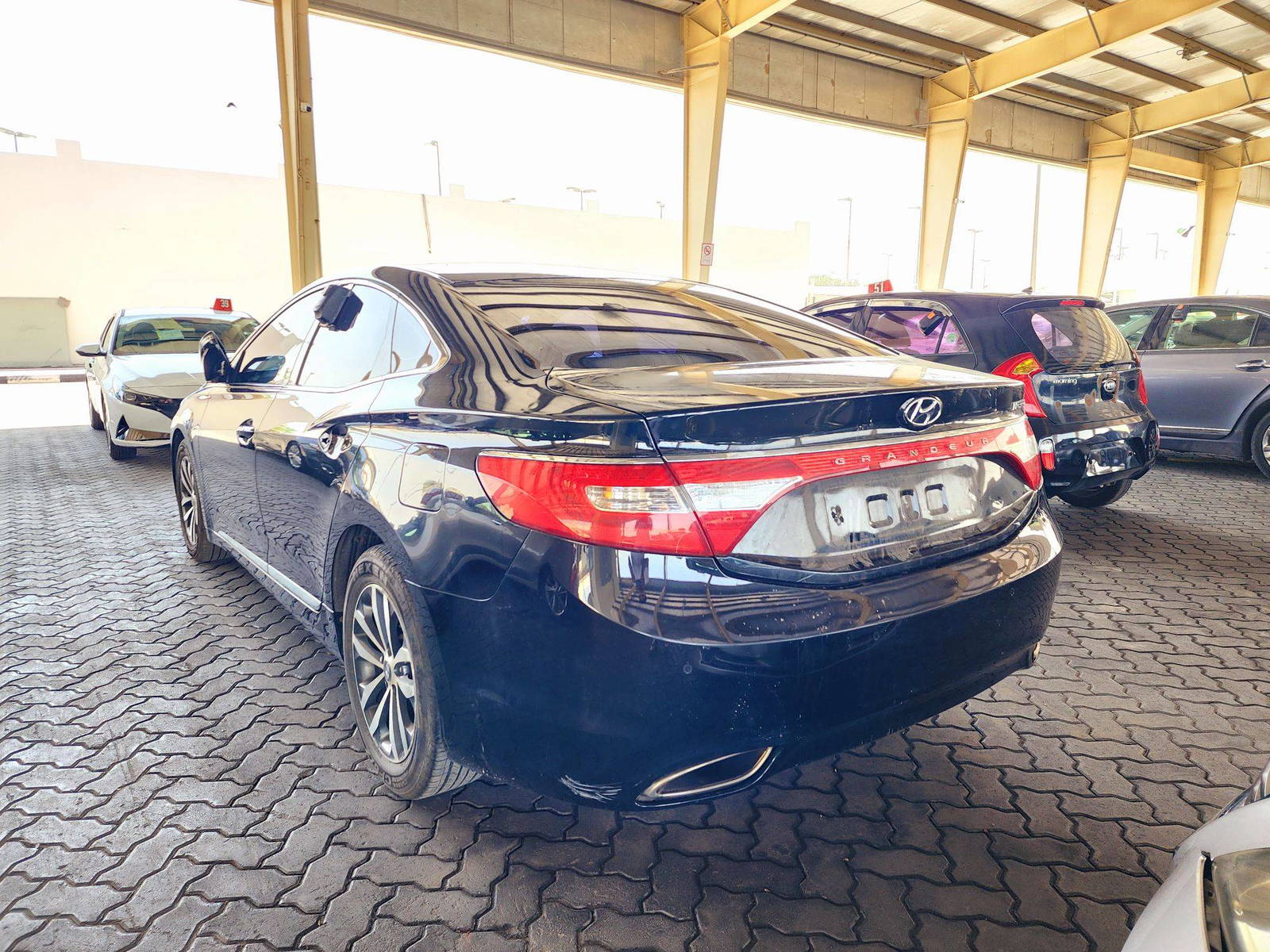 2011 HYUNDAI GRANDEUR — 132226 KM — Lot 009768 — Souq - Marhaba Auctions Used Cars - Image 5