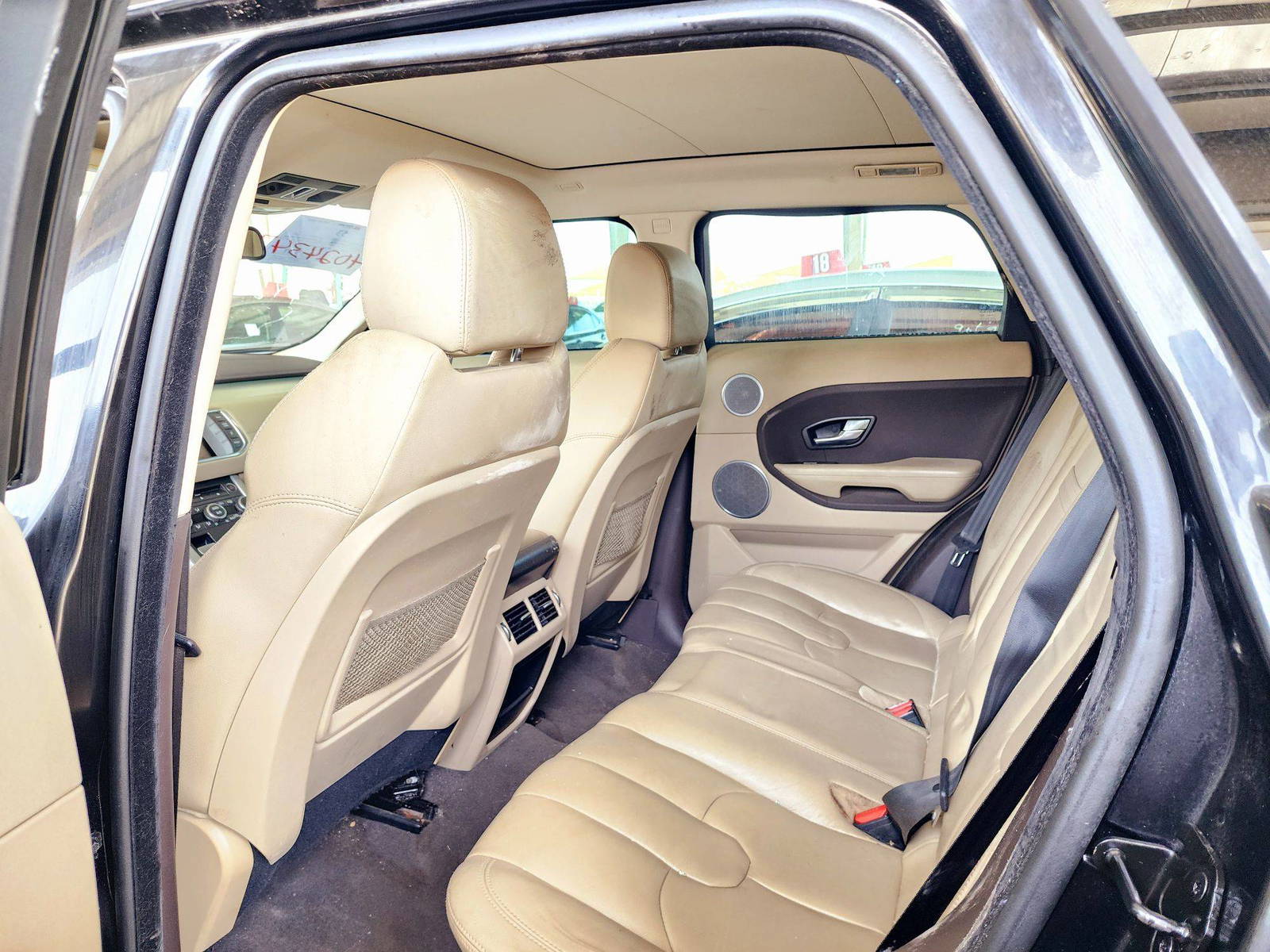 2013 LAND ROVER RANGE ROVER EVOQUE — 163385 Miles — Lot DH717069 — Souq - Marhaba Auctions Used Cars - Image 6