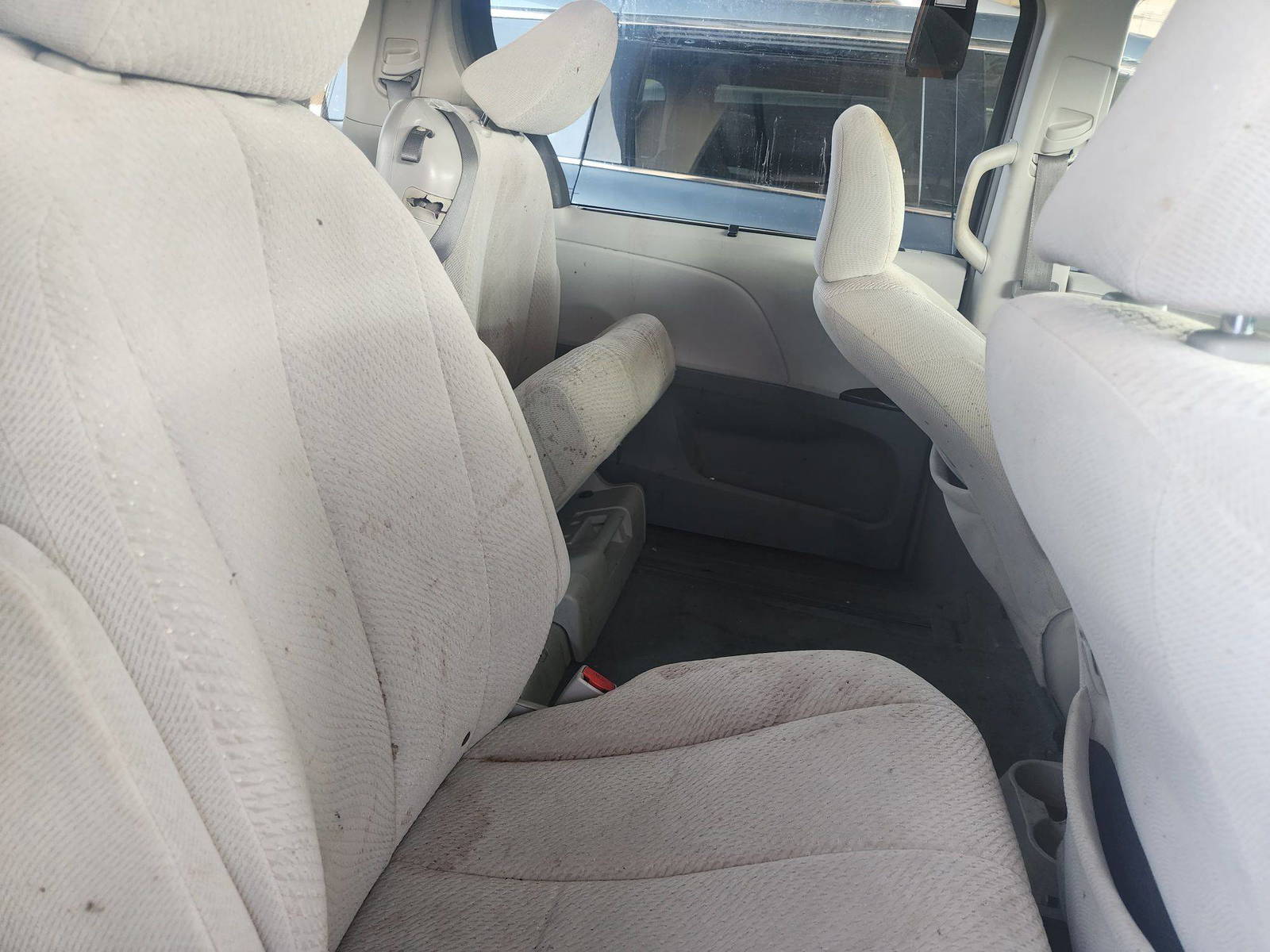 2011 TOYOTA SIENNA — 187832 Miles — Lot 67617913 - Marhaba Auctions Used Cars - Image 10