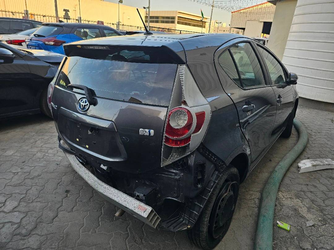 TOYOTA PRIUS