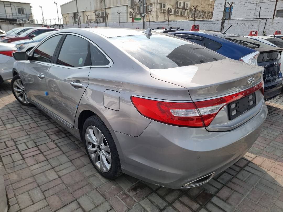 2011 HYUNDAI GRANDEUR — 191691 KM — Lot 25785 — Ind. 12 - Marhaba Auctions Used Cars - Image 5