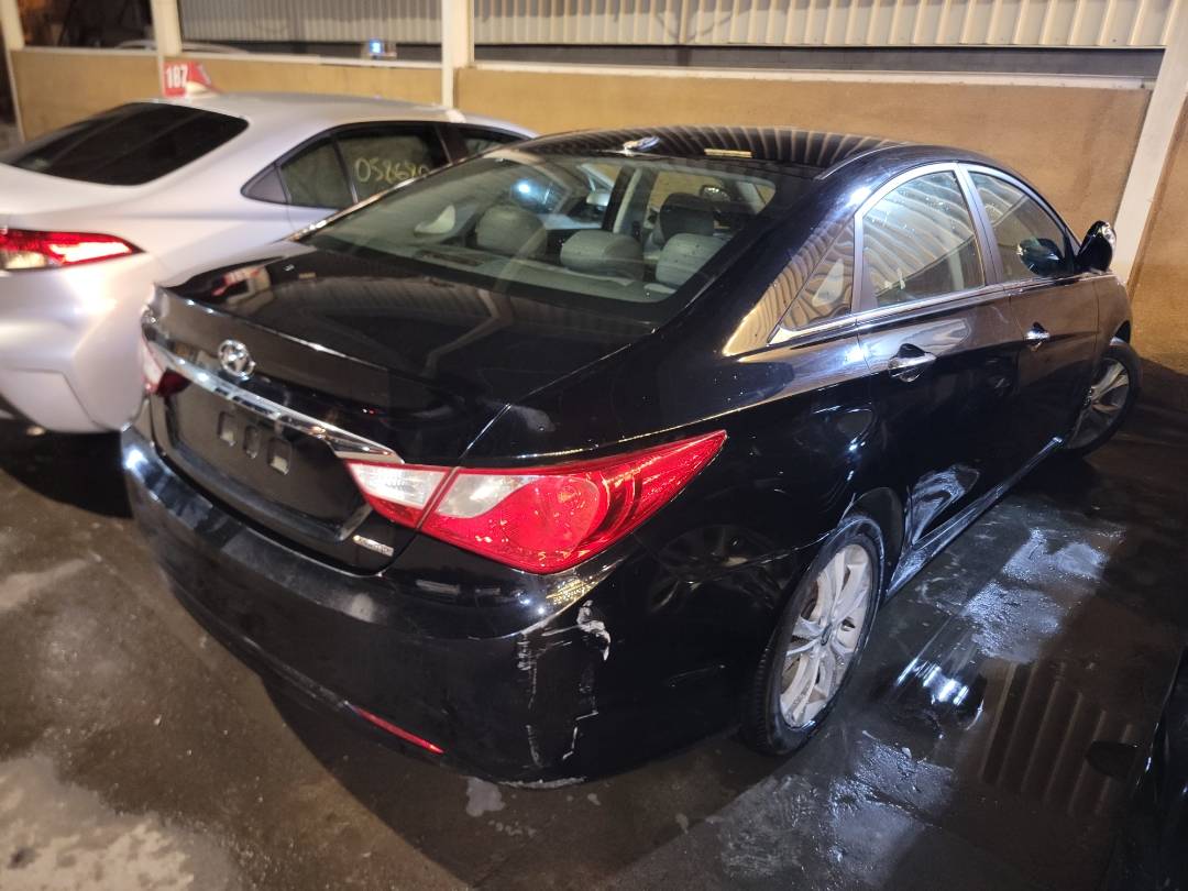 2011 HYUNDAI SONATA — 193518 Miles — Lot 1054105 - Marhaba Auctions Used Cars - Image 4
