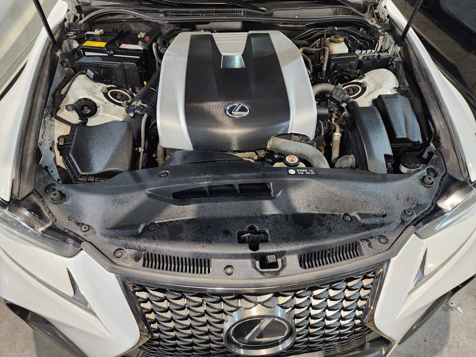 2018 LEXUS IS 300 — 155145 KM — Lot 77528644 — Al Quoz - Marhaba Auctions Used Cars - Image 13
