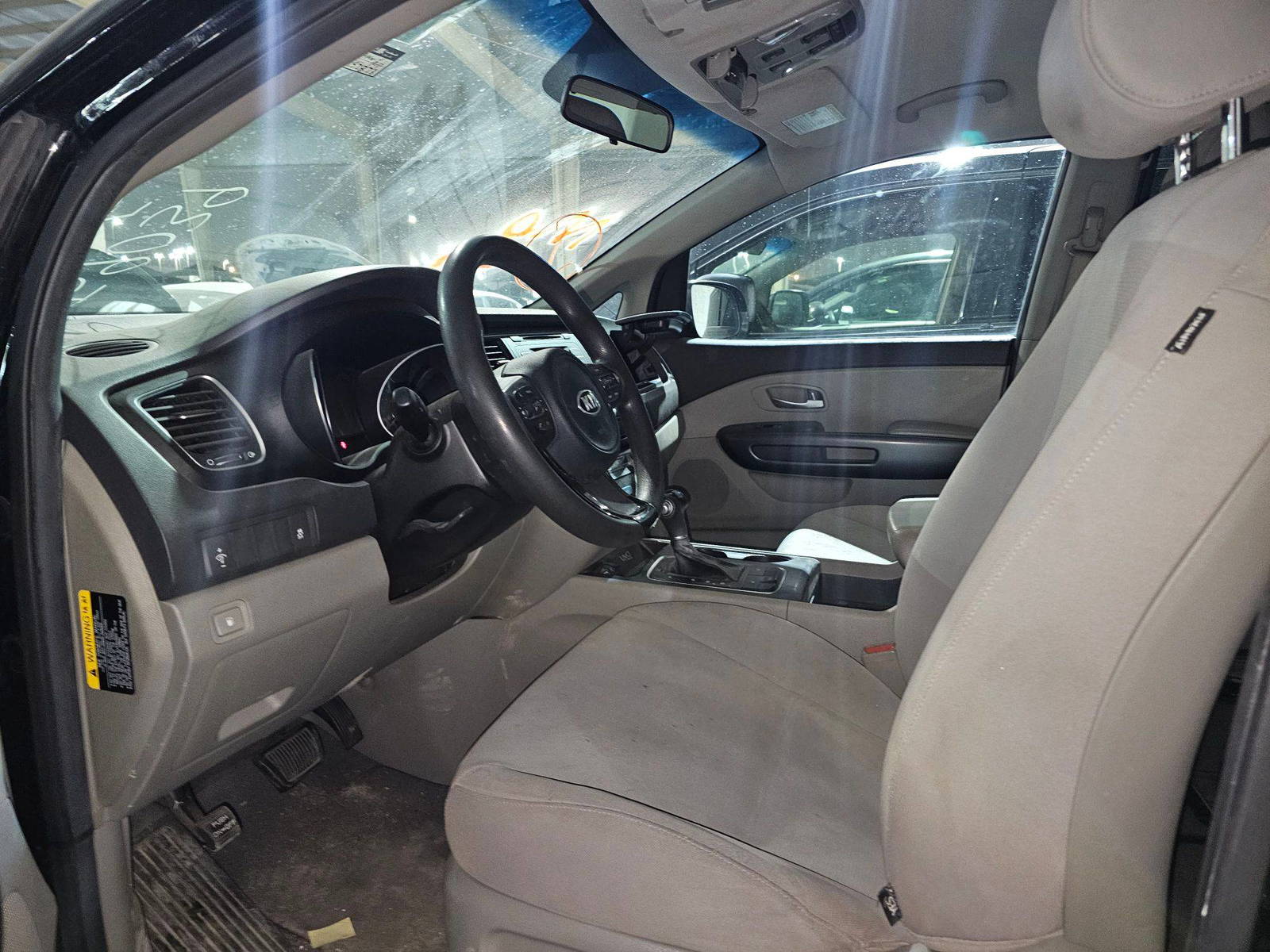 2015 KIA SEDONA — 153872 Miles — Lot 8F6059039 — Souq - Marhaba Auctions Used Cars - Image 8