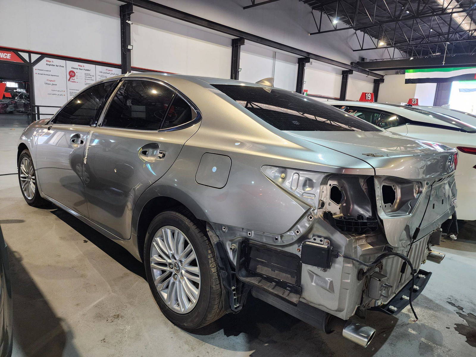 2015 LEXUS ES 350 — 98501 Miles — Lot 68838484 — Souq - Marhaba Auctions Used Cars - Image 5