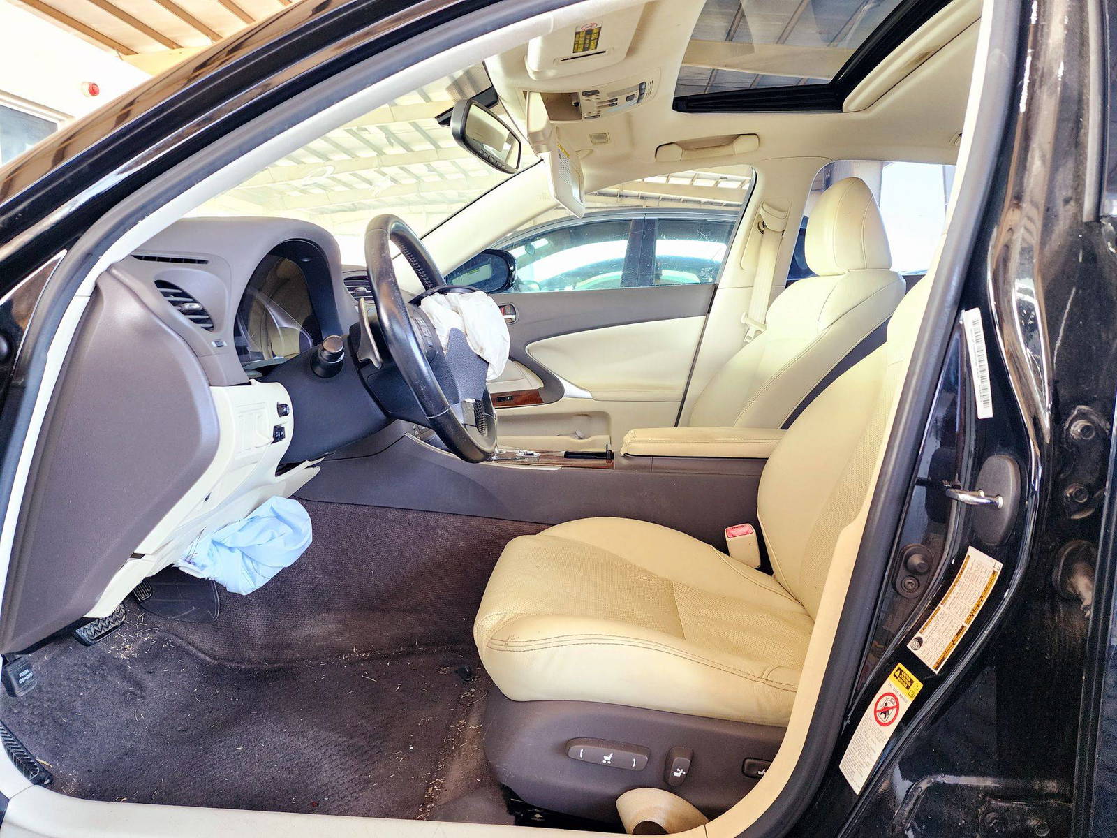 2010 LEXUS IS 250 — 288815 Miles — Lot 5109796 — Souq - Marhaba Auctions Used Cars - Image 9