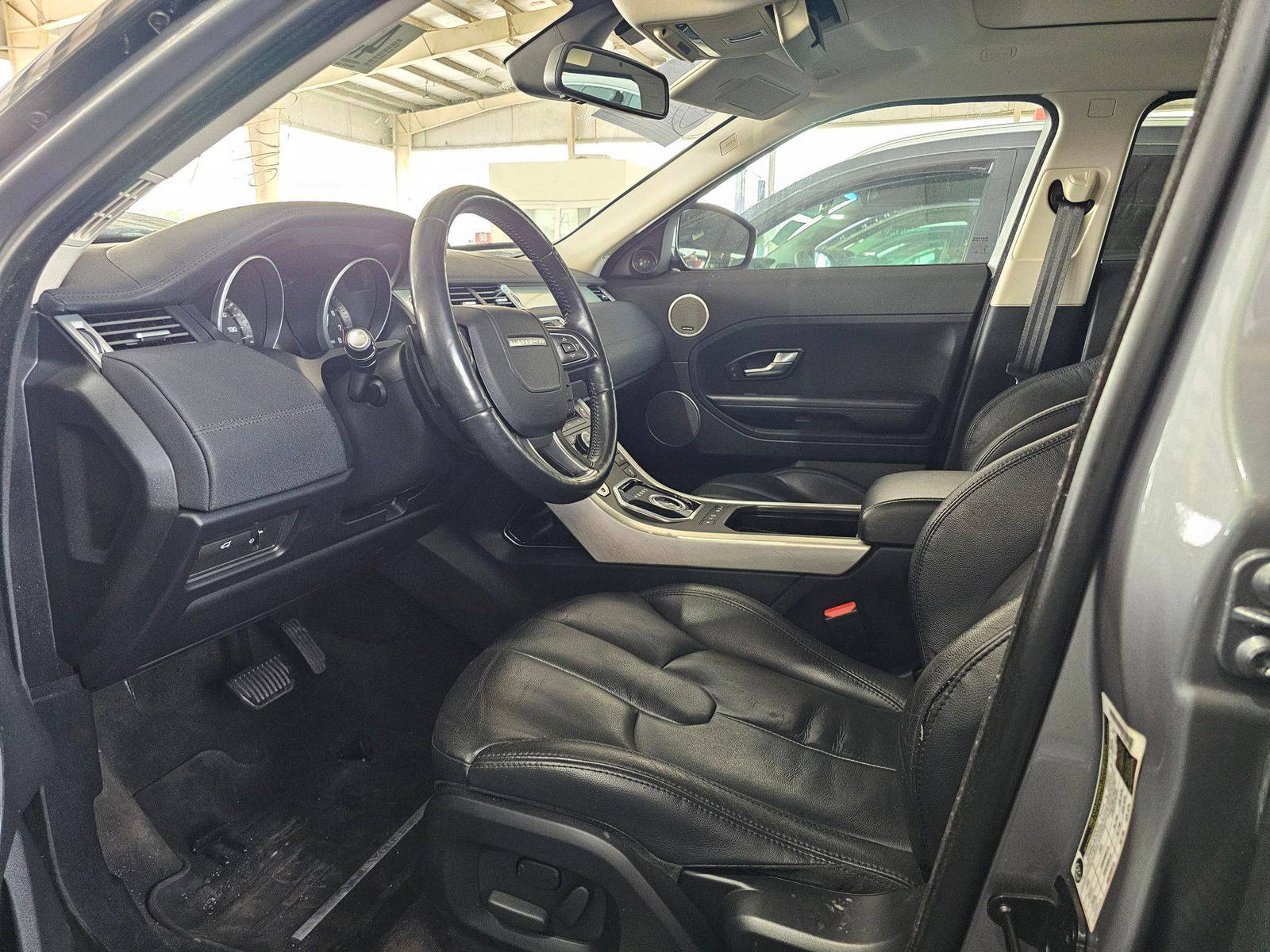 2014 LAND ROVER RANGE ROVER EVOQUE PURE PLUS — 140235 Miles — Lot 43387995 — Souq - Marhaba Auctions Used Cars - Image 9