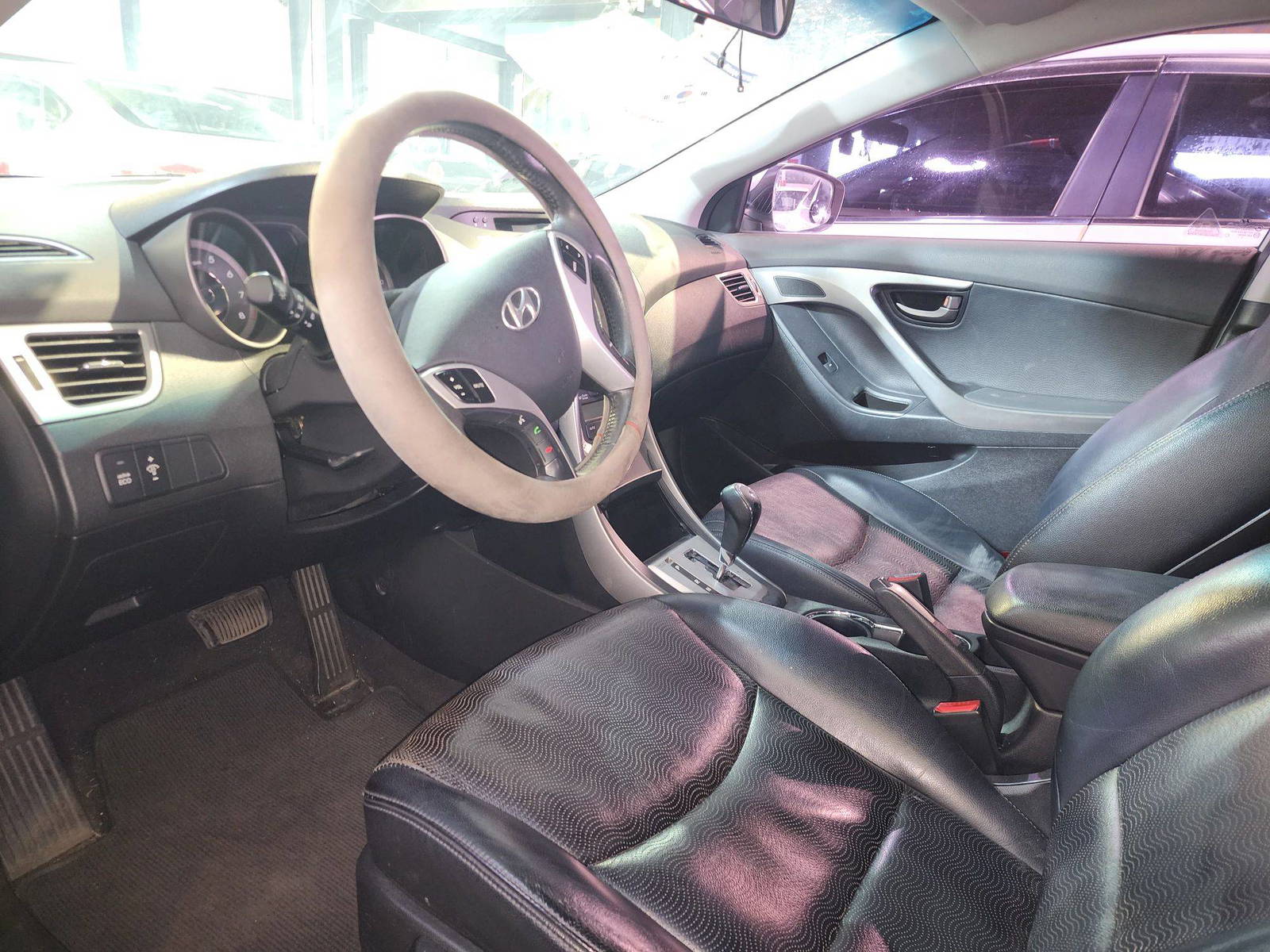 2011 HYUNDAI AVANTE — 193266 KM — Lot 097352 — Al Quoz - Marhaba Auctions Used Cars - Image 9