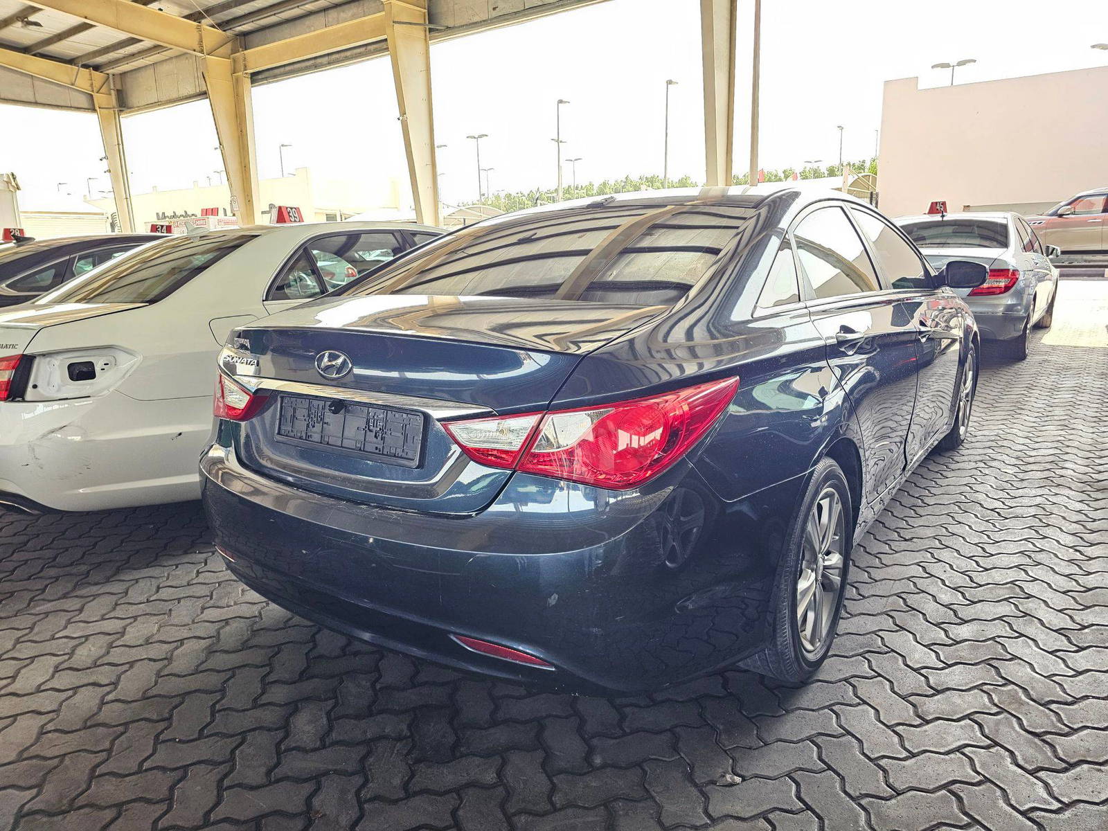 2011 HYUNDAI SONATA — 188724 Miles — Lot BH041778 — Souq - Marhaba Auctions Used Cars - Image 4