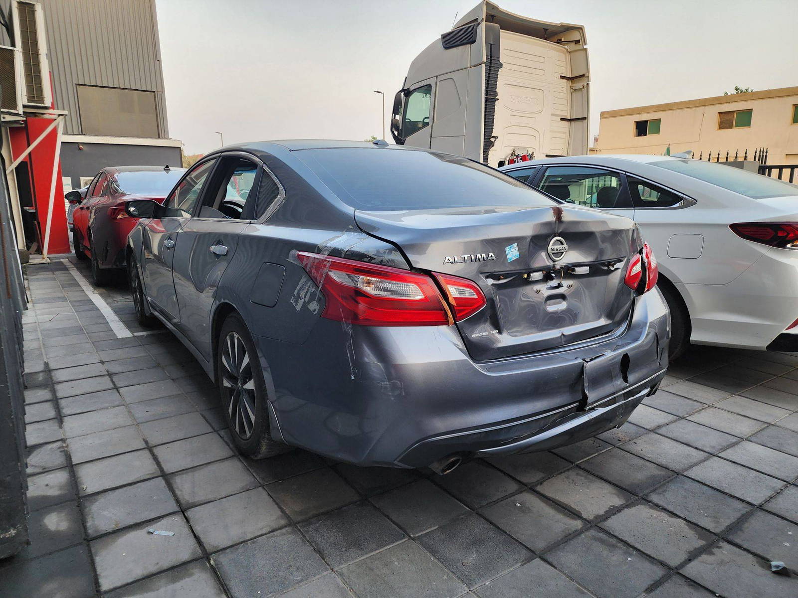 2016 NISSAN ALTIMA — 185709 KM — Lot 43078715 — Al Quoz - Marhaba Auctions Used Cars - Image 3