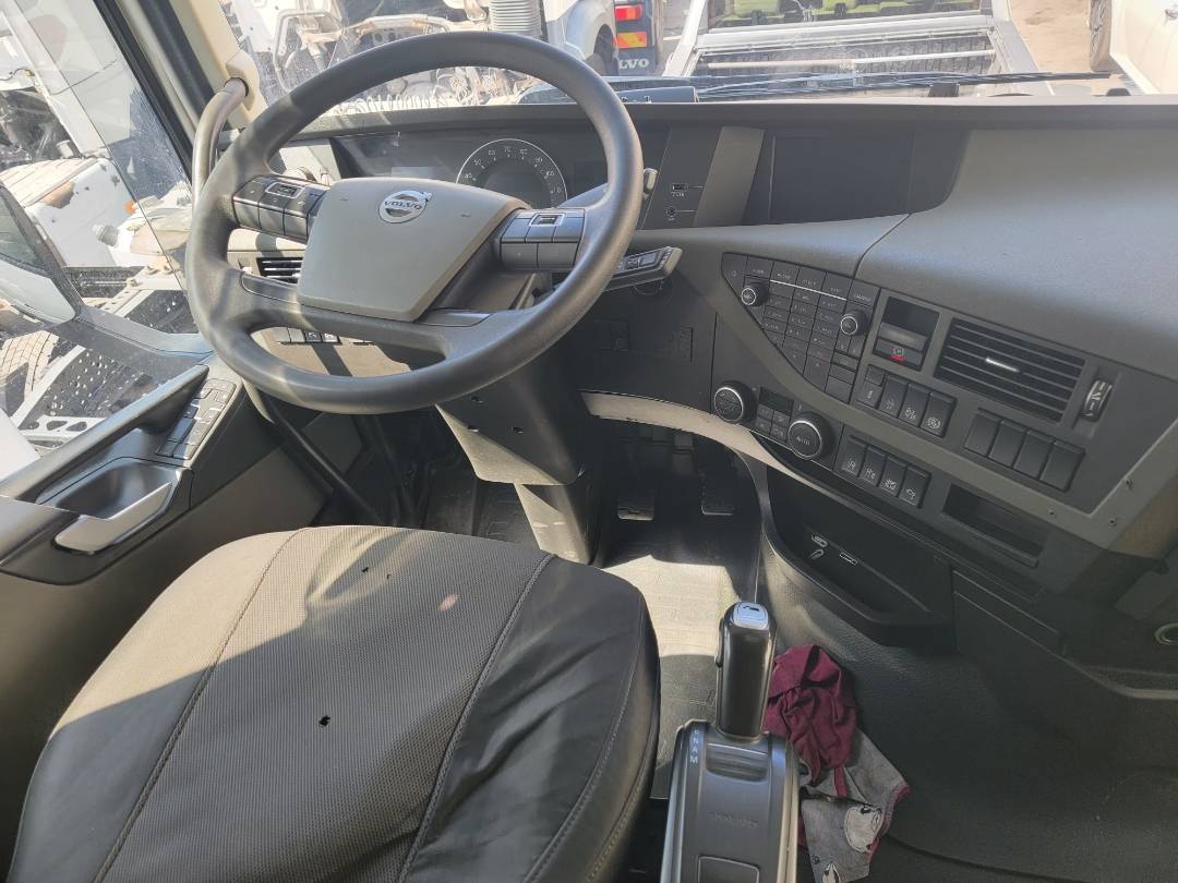 2018 VOLVO FH-Series — 914012 KM — Lot B875247 — Main - Marhaba Auctions Used Cars - Image 8
