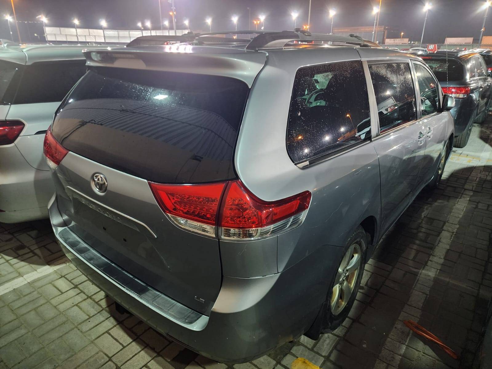 2011 TOYOTA SIENNA — 166832 Miles — Lot 93535415 — Souq - Marhaba Auctions Used Cars - Image 5